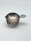 Antikes Teesieb von Quist aus versilbertem Metall mit Hammerschlagdekor