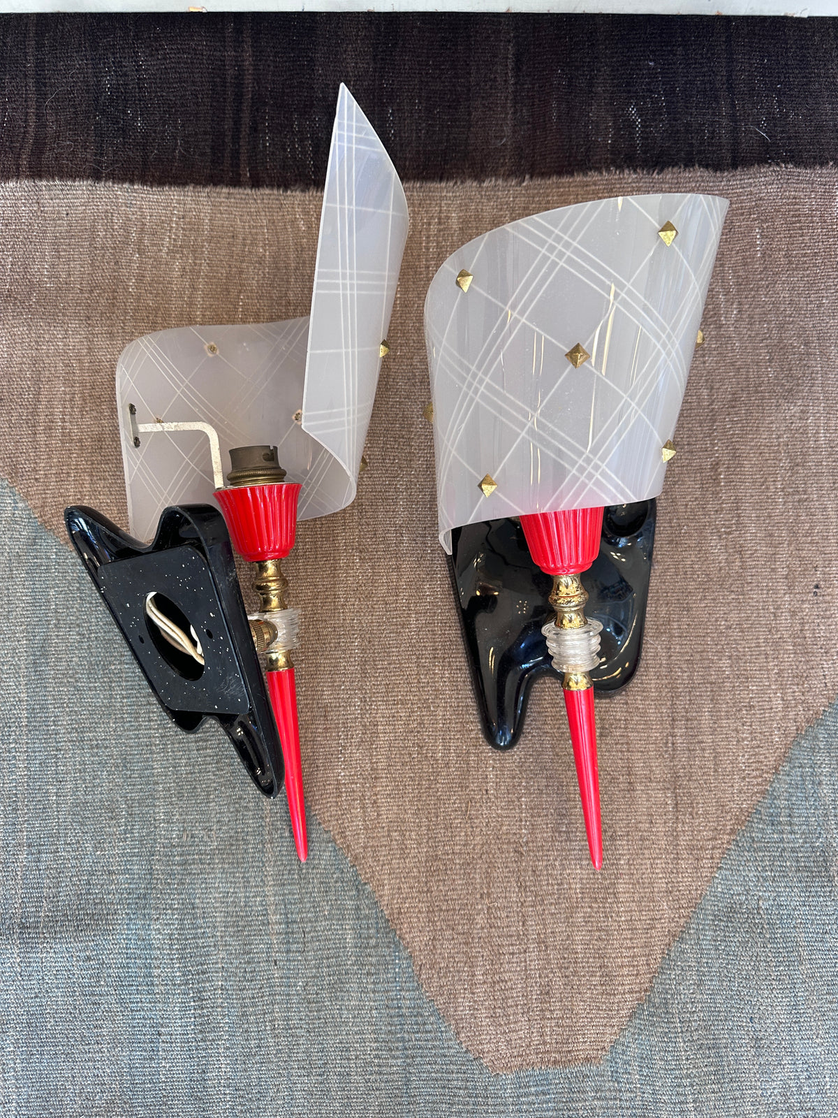 Vintage Wandleuchten von Pierre Guariche – 2er-Set in Schwarz und Rot