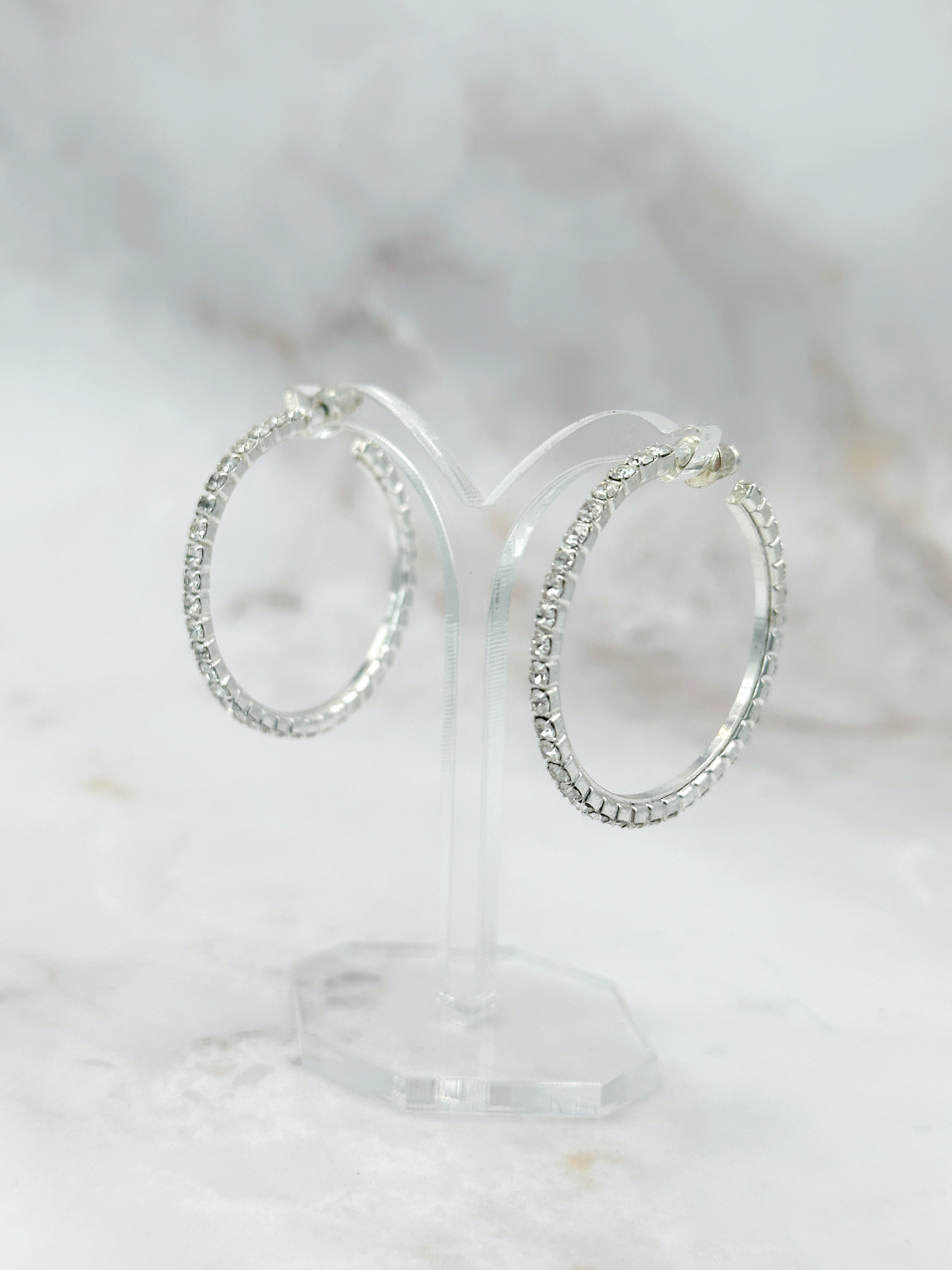 Vintage Creolen mit Strass und silberfarbenem Metall