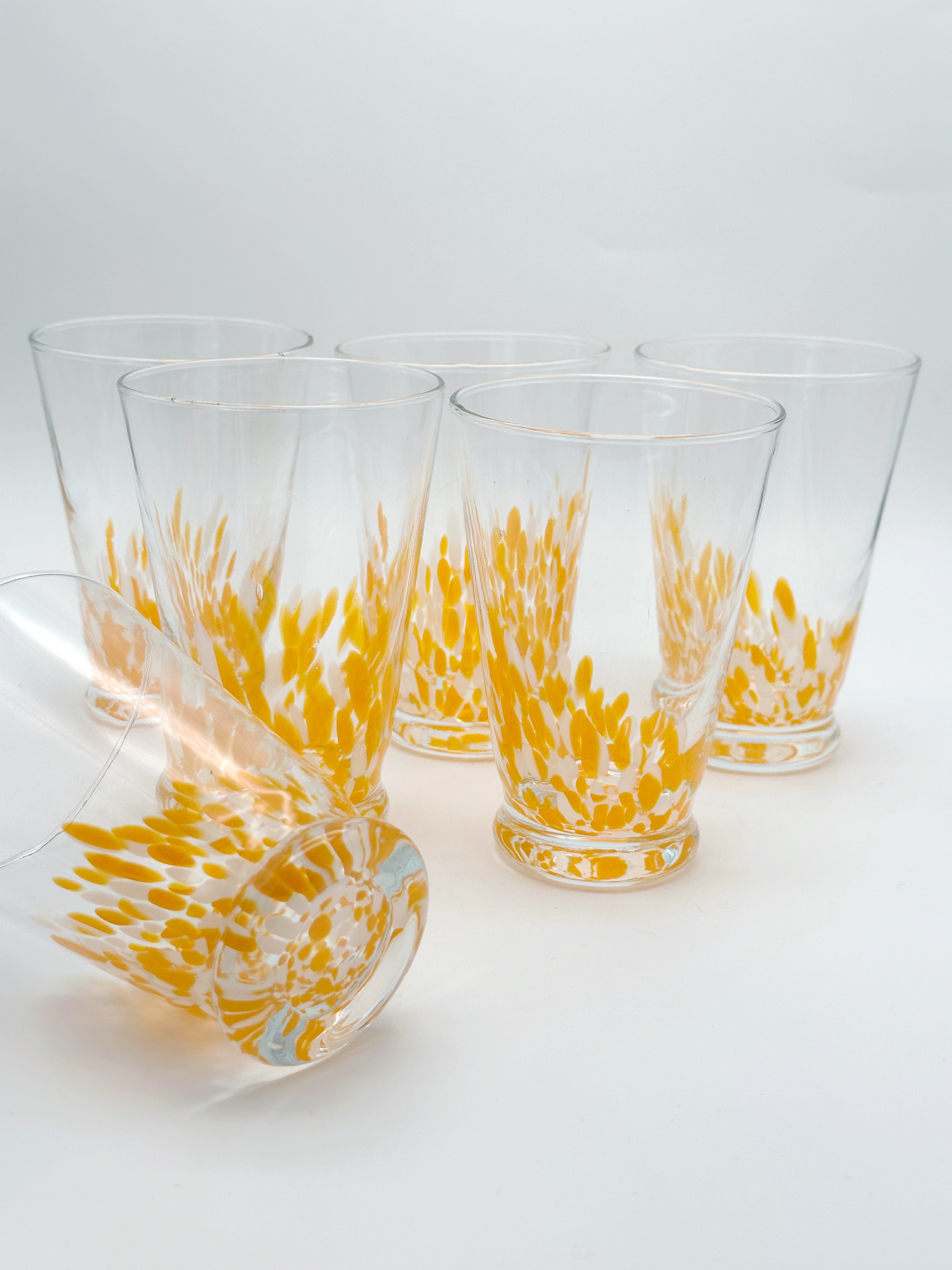 Set aus 6 Gläsern und einem Krug