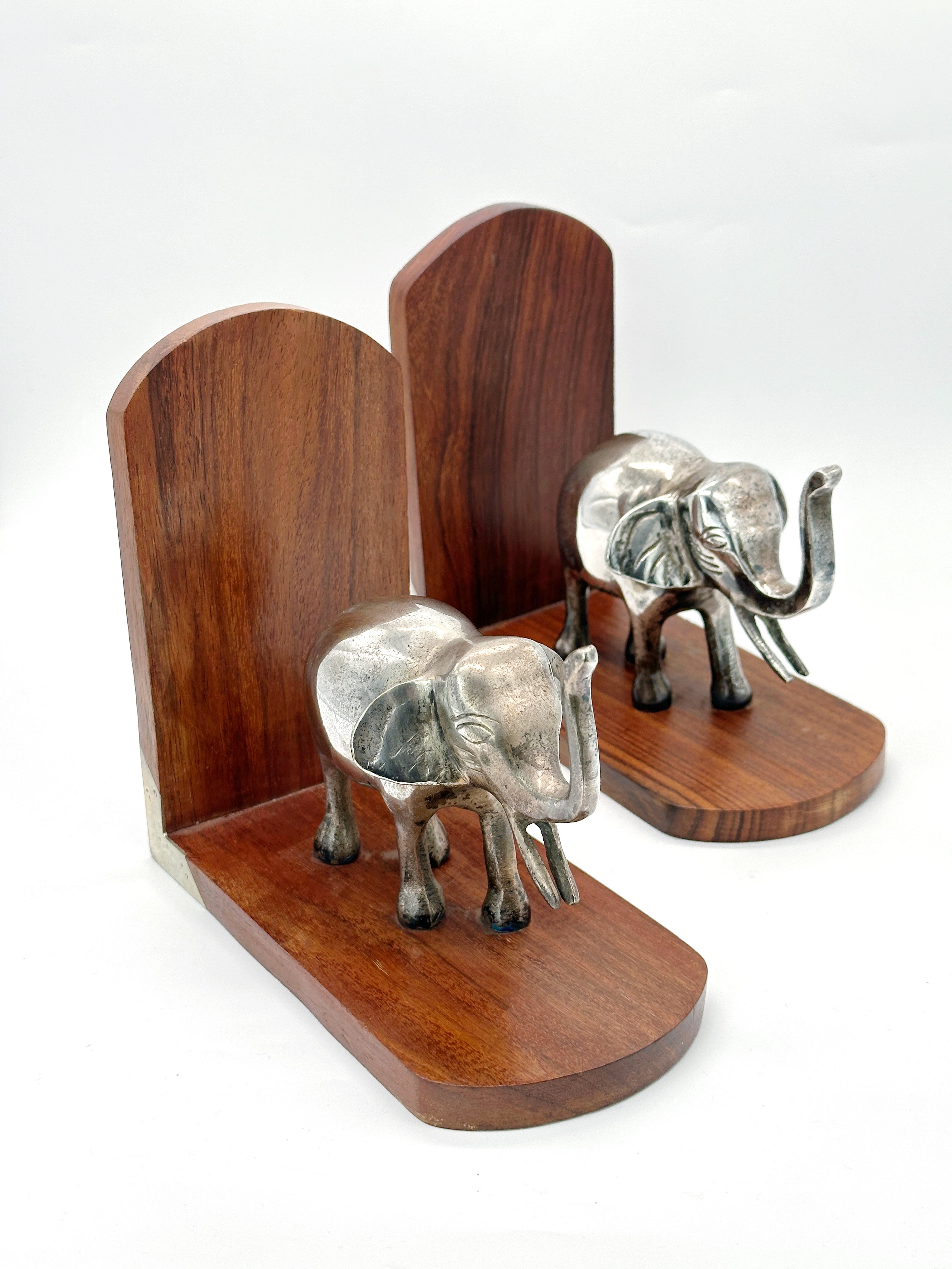 Mid-Century Teak-Buchstützen mit versilberten Elefanten