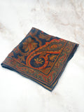 Einstecktuch aus Seide mit Paisley-Muster in warmen Erdtönen