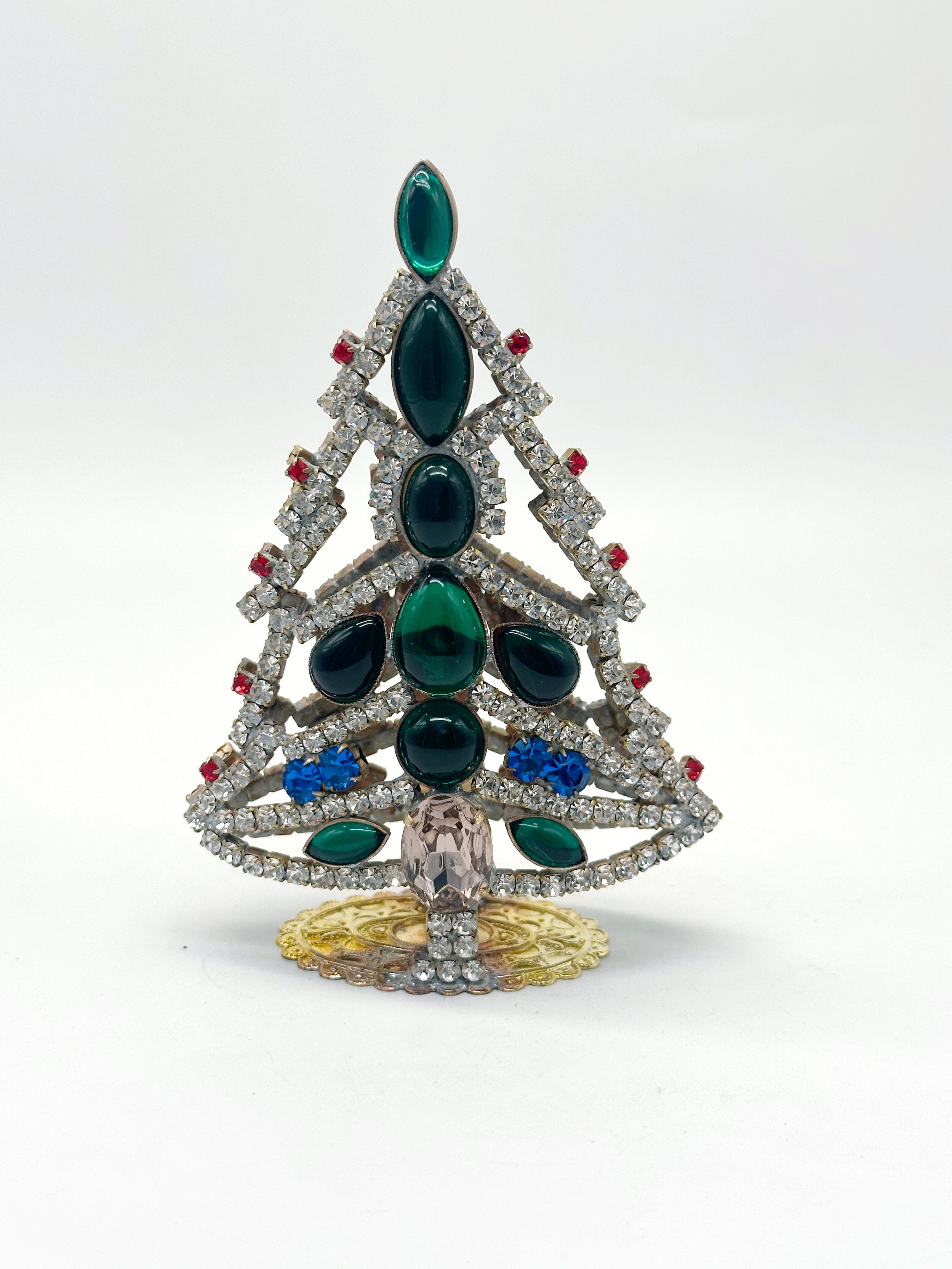 Funkelnder doppelter Gablonzer Christbaum mit bunten Strasssteinen