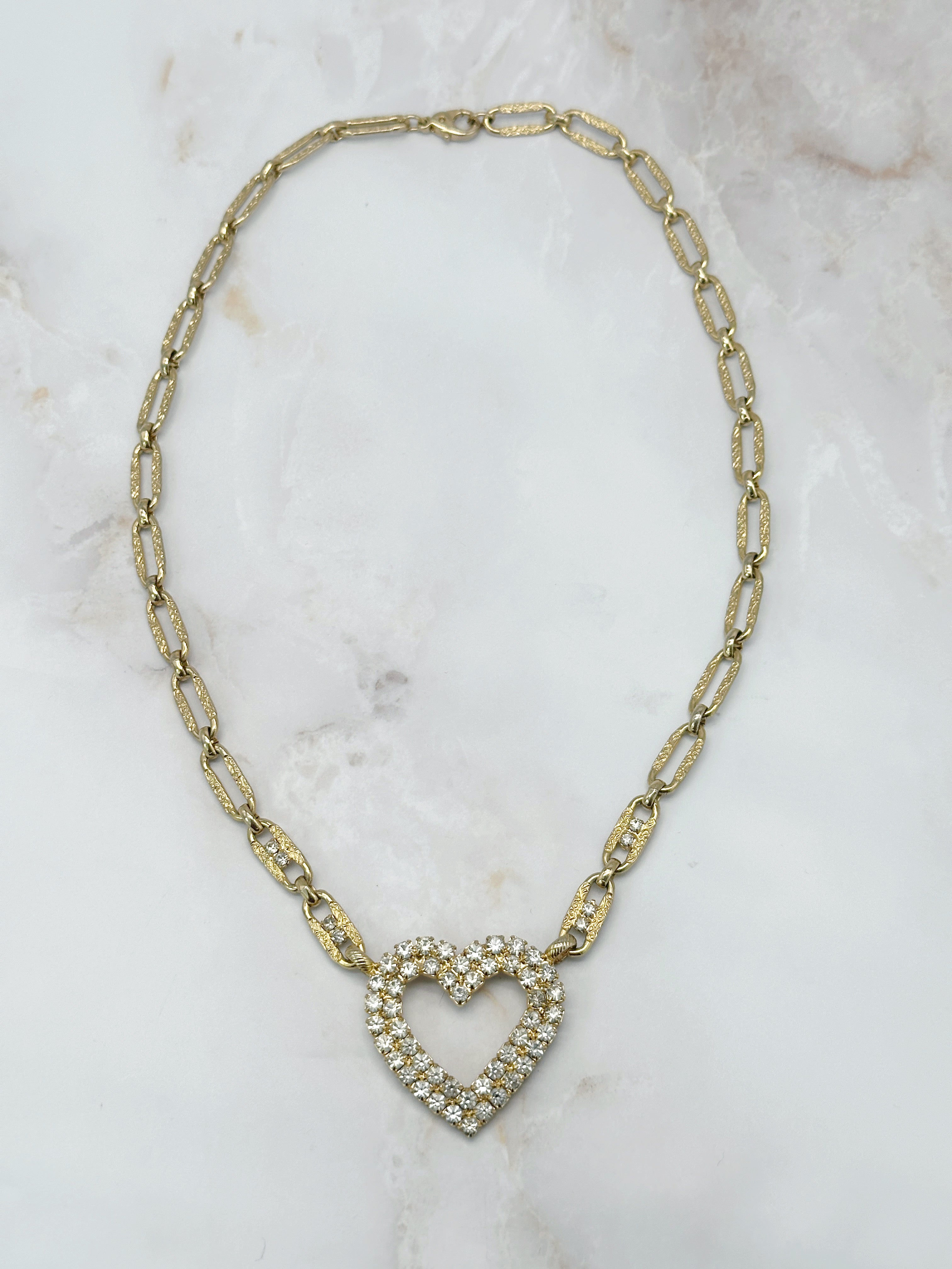 Vintage Halskette mit gravierten Gliedern, Strass & Herzanhänger