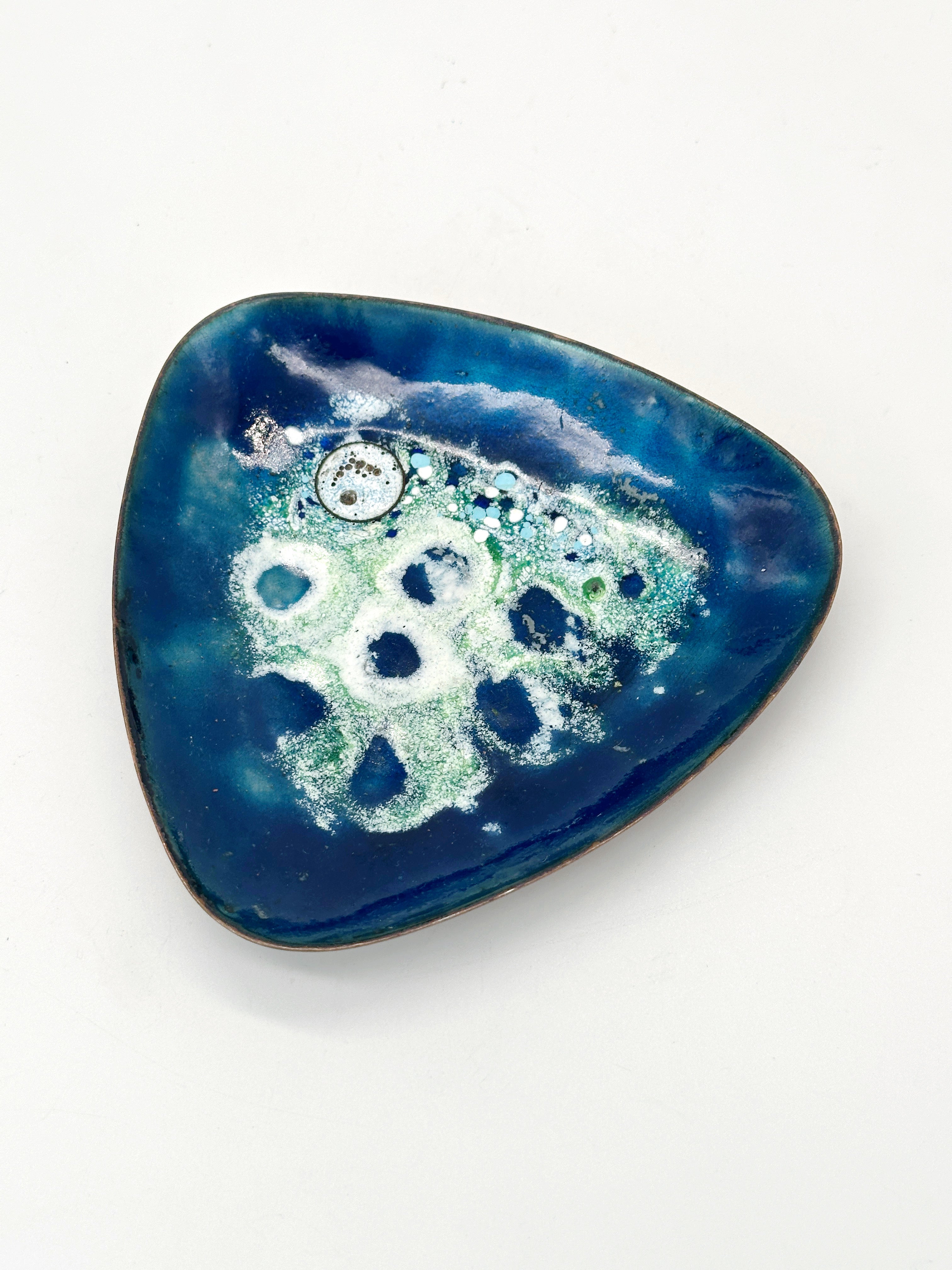 Moderne dreieckige Emaille-Schale in Blau- und Grüntönen