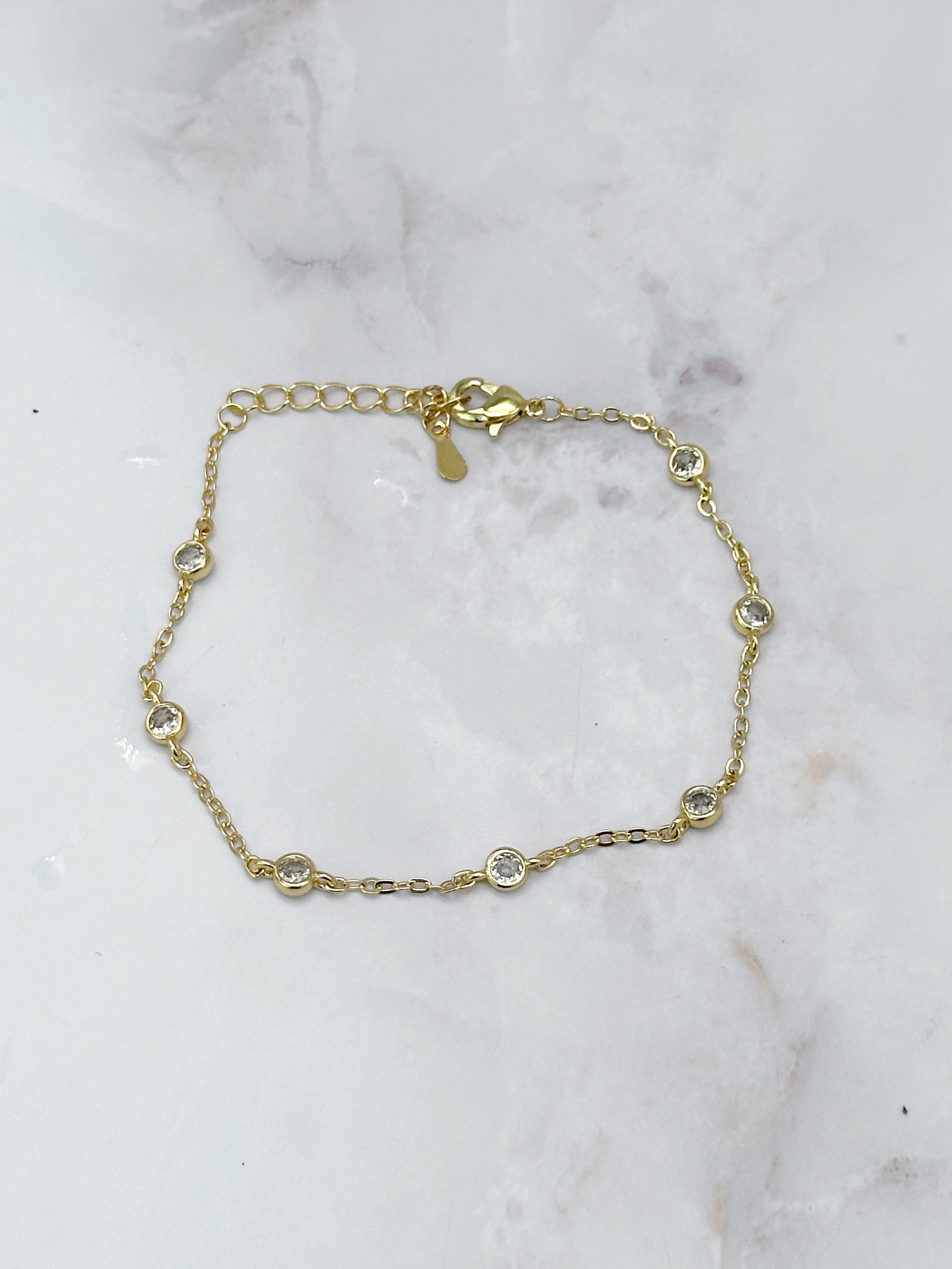 Feines Armband aus vergoldetem 925 Silber mit Strass