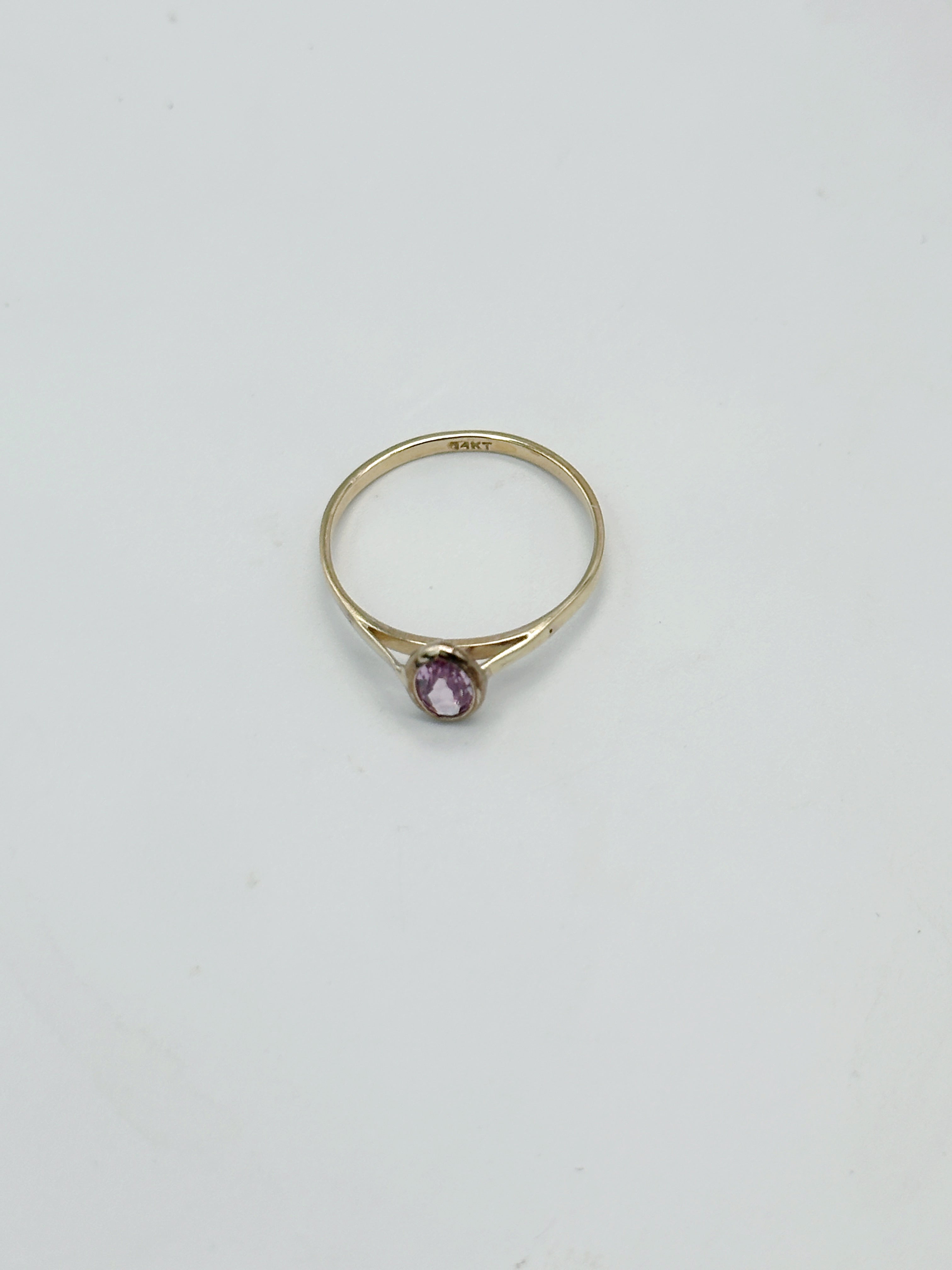 Zarter Ring in 585 Gelbgold mit pinkem Saphir