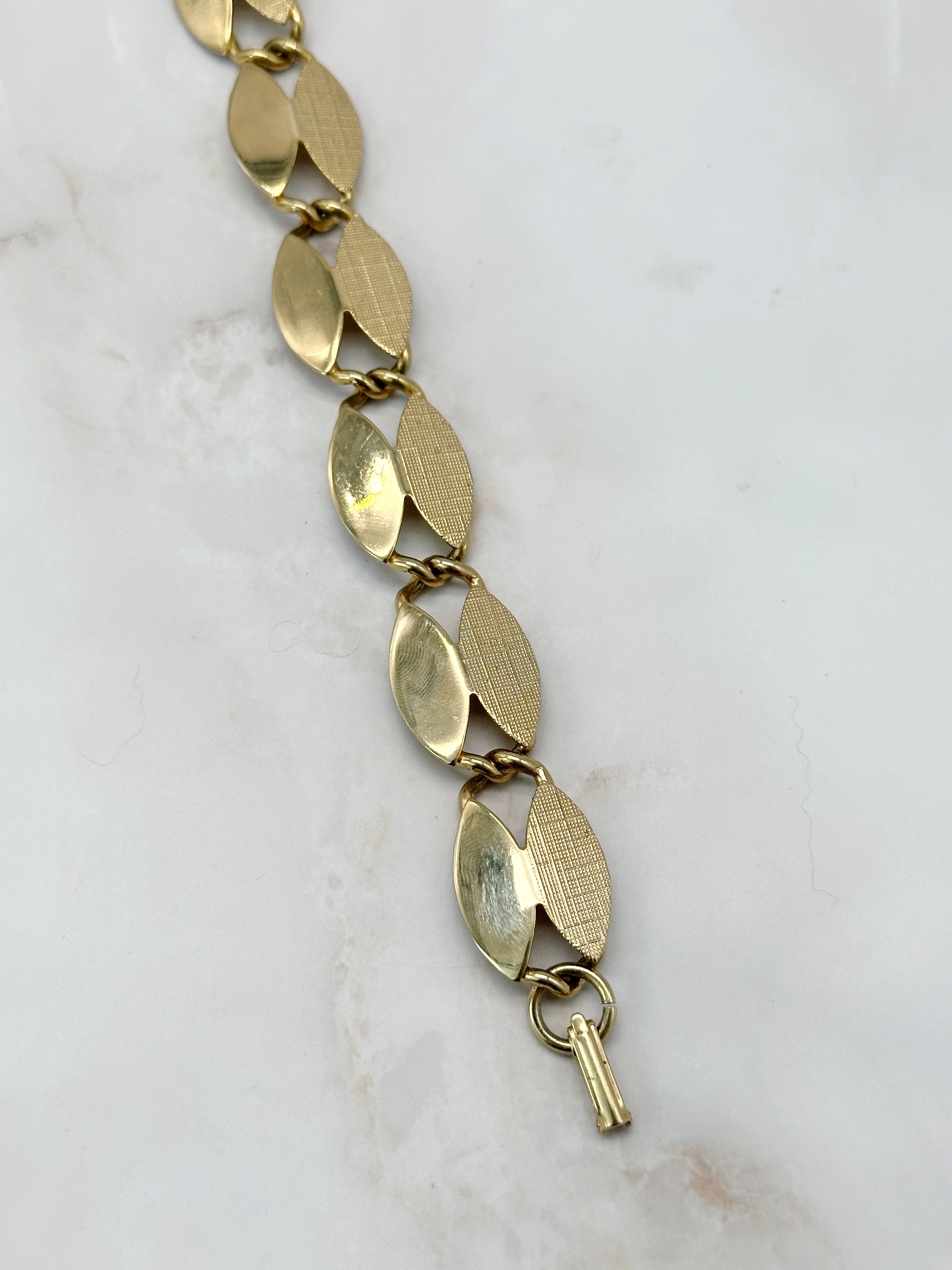 Vergoldetes Vintage Gliederarmband mit Blatt-Motiv in Matt & Glanz