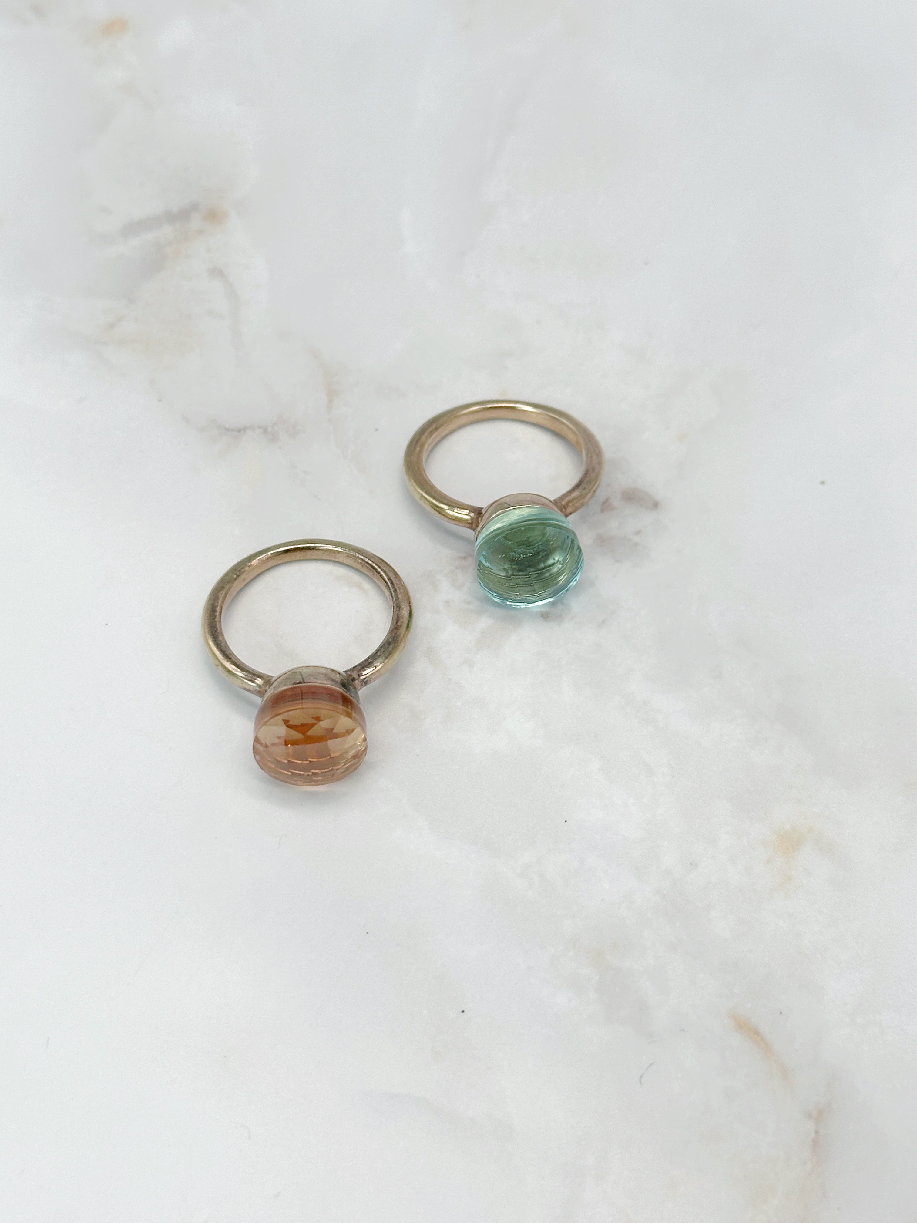 Eleganter Silberring vergoldet mit Glasstein in Pfirsich oder Hellblau