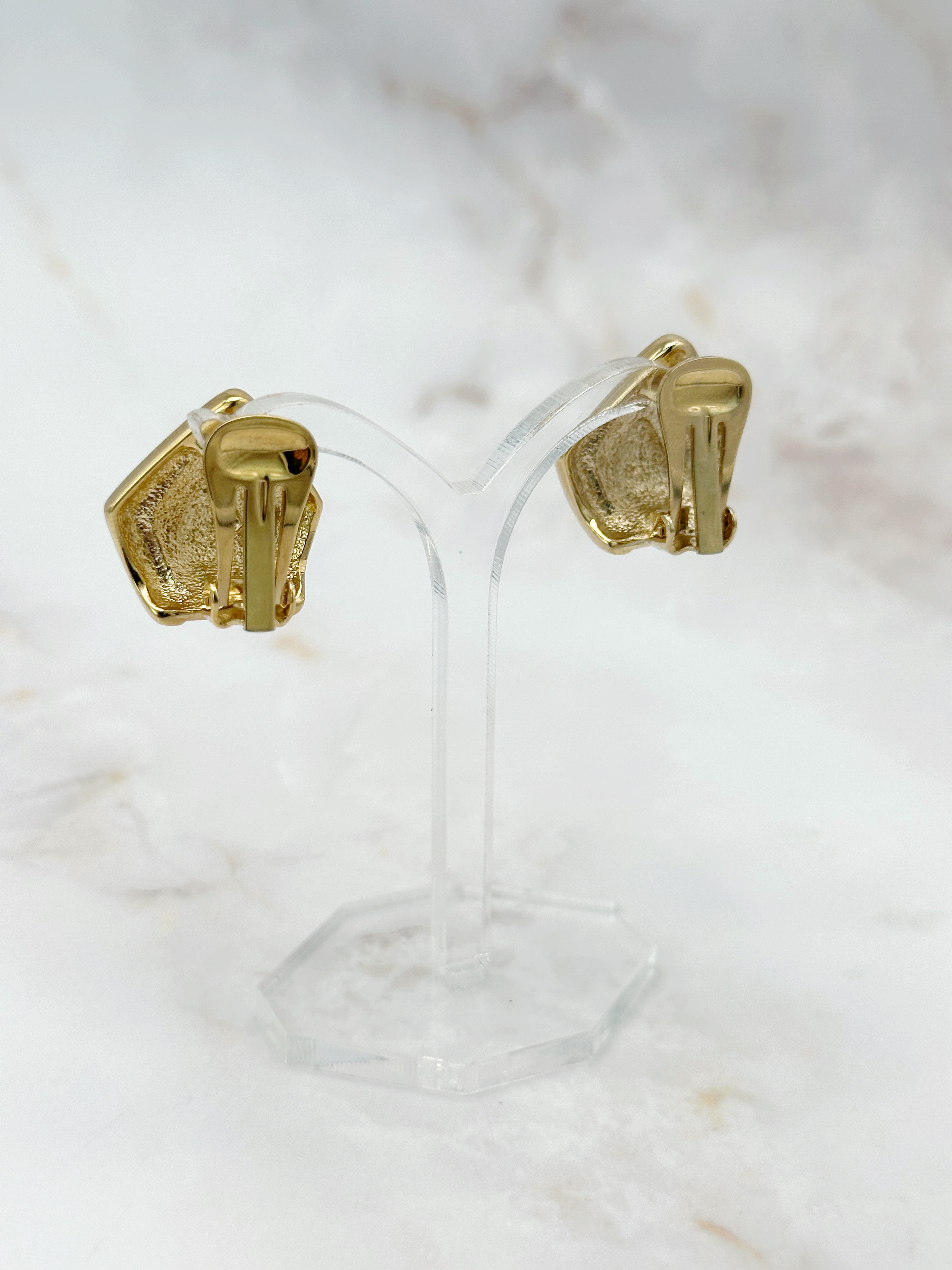 Vergoldete Ohrclips in Art-Déco-Form mit Strass und schwarzem Emaille