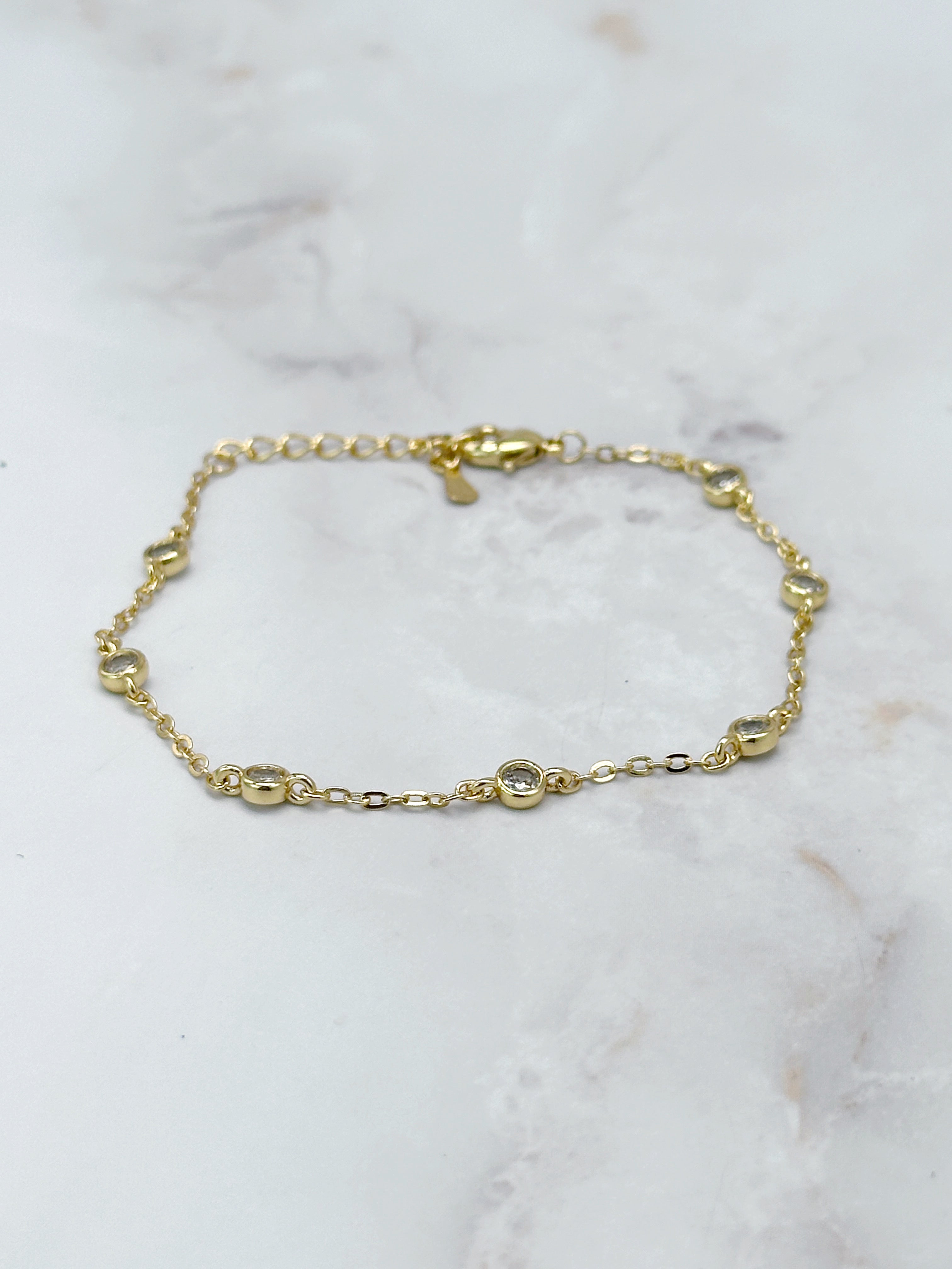 Feines Armband aus vergoldetem 925 Silber mit Strass