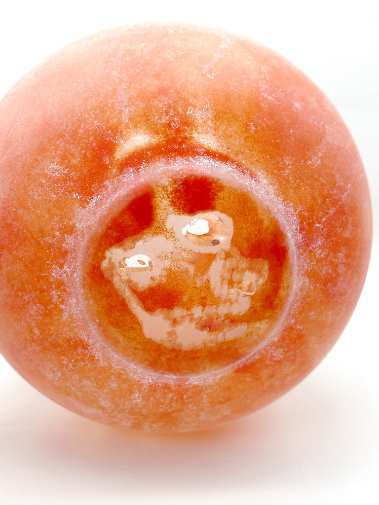 Ausgefallene Vase aus orangem Eisglas mit schwarzen Elementen