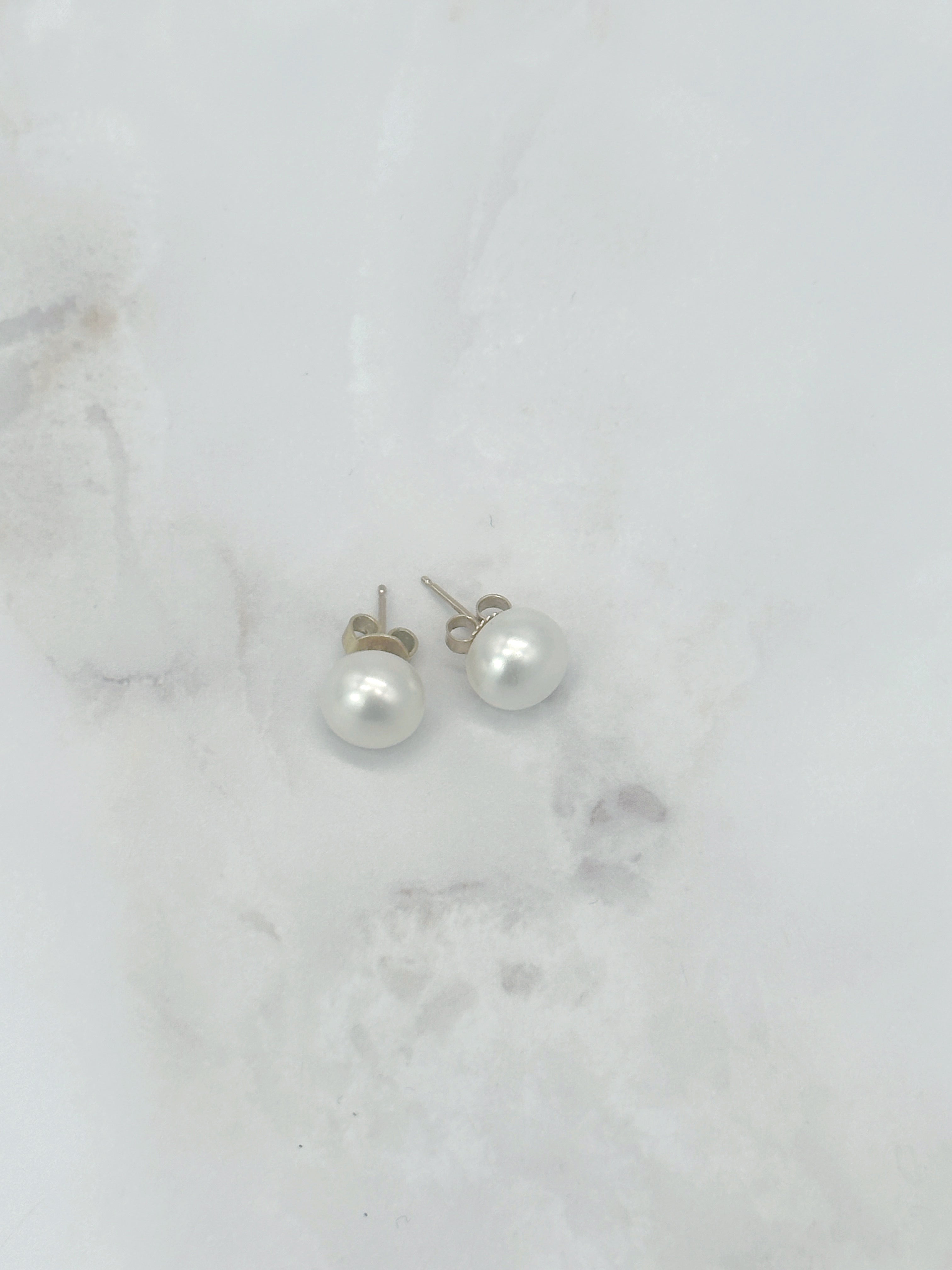 Klassische Ohrstecker mit Zuchtperlen in 585 Gelbgold
