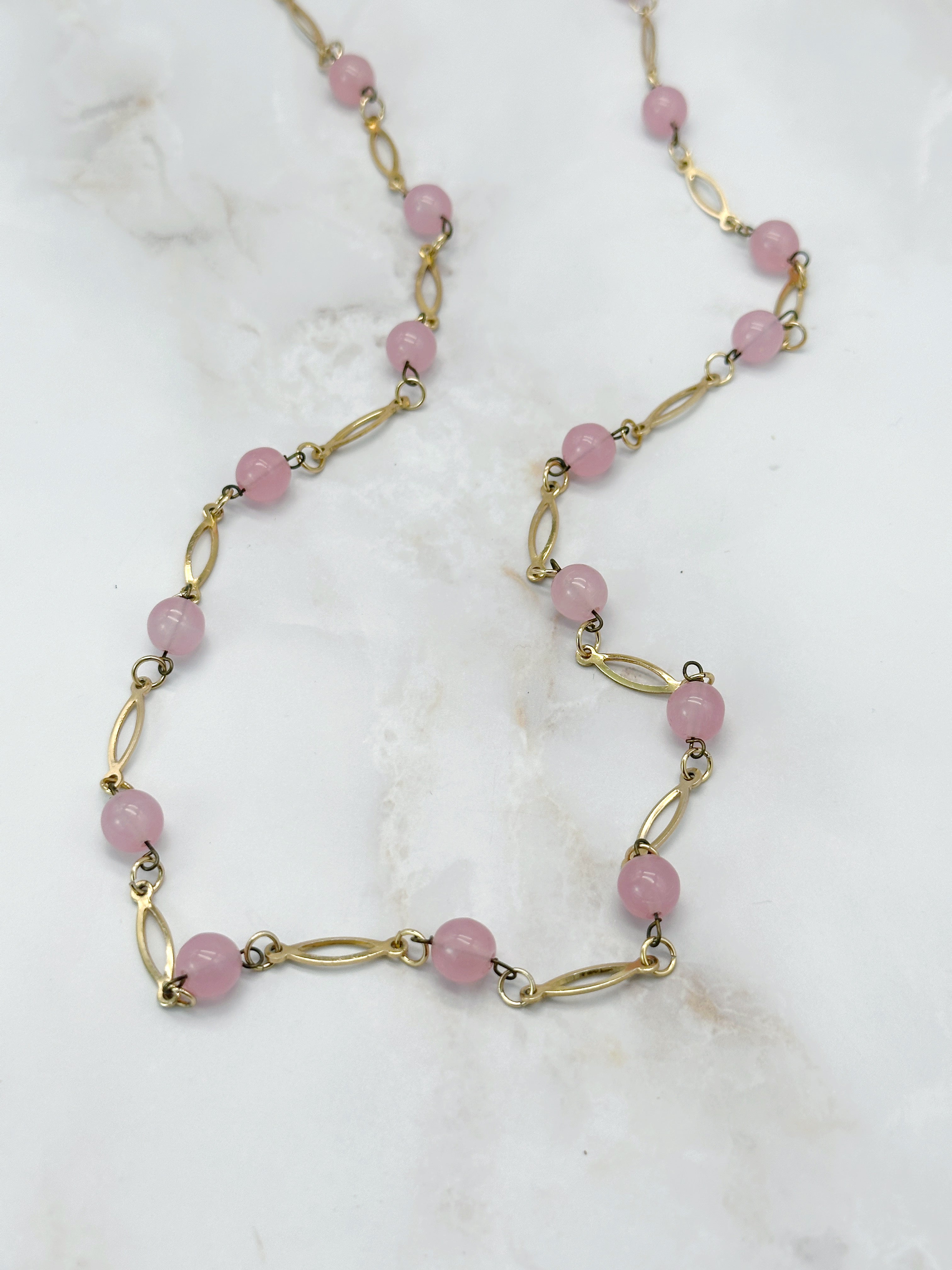 Lange 50er Jahre Halskette mit rosa Glasperlen