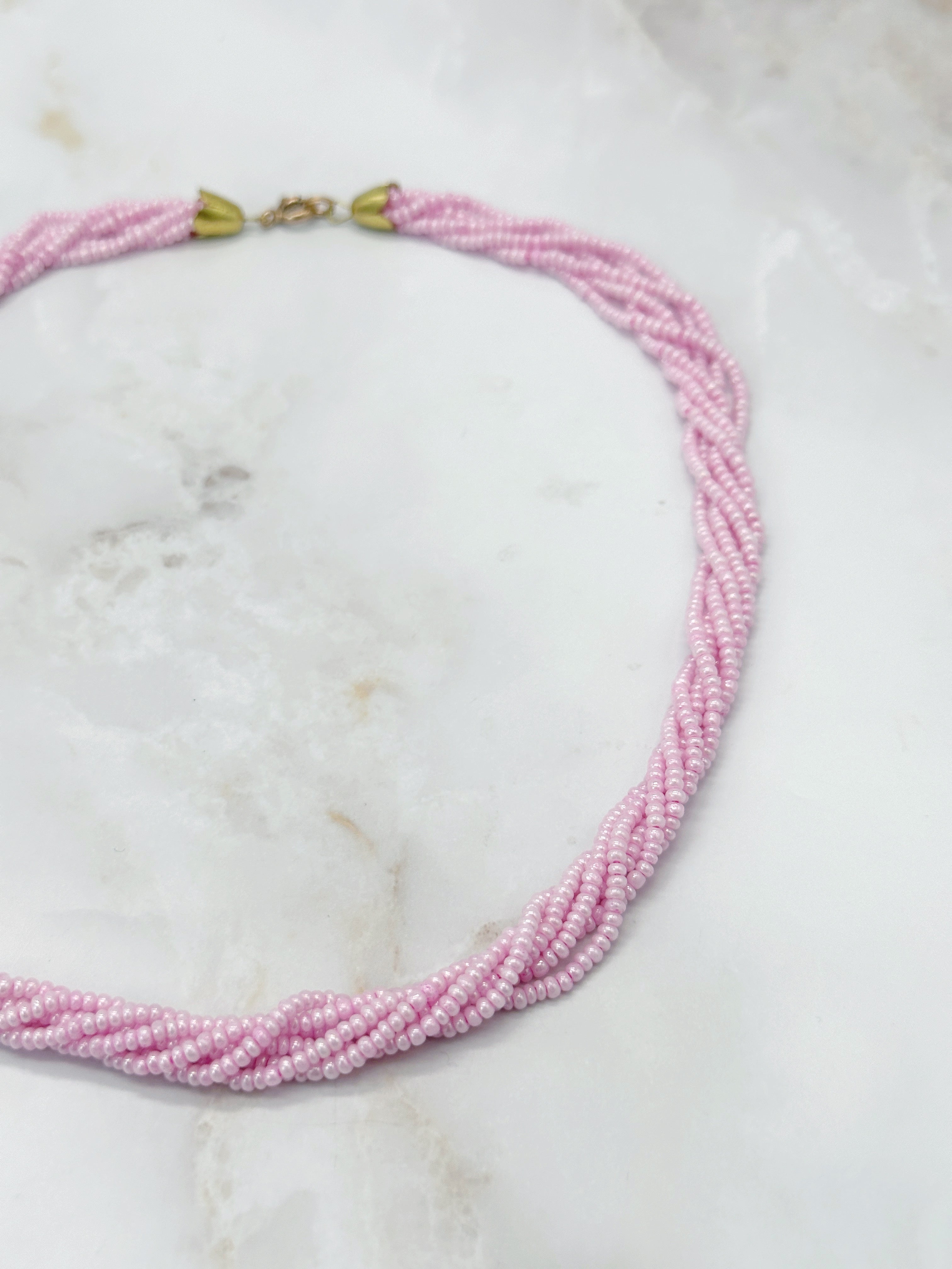 Vintage Halskette mit gedrehten rosa Perlensträngen