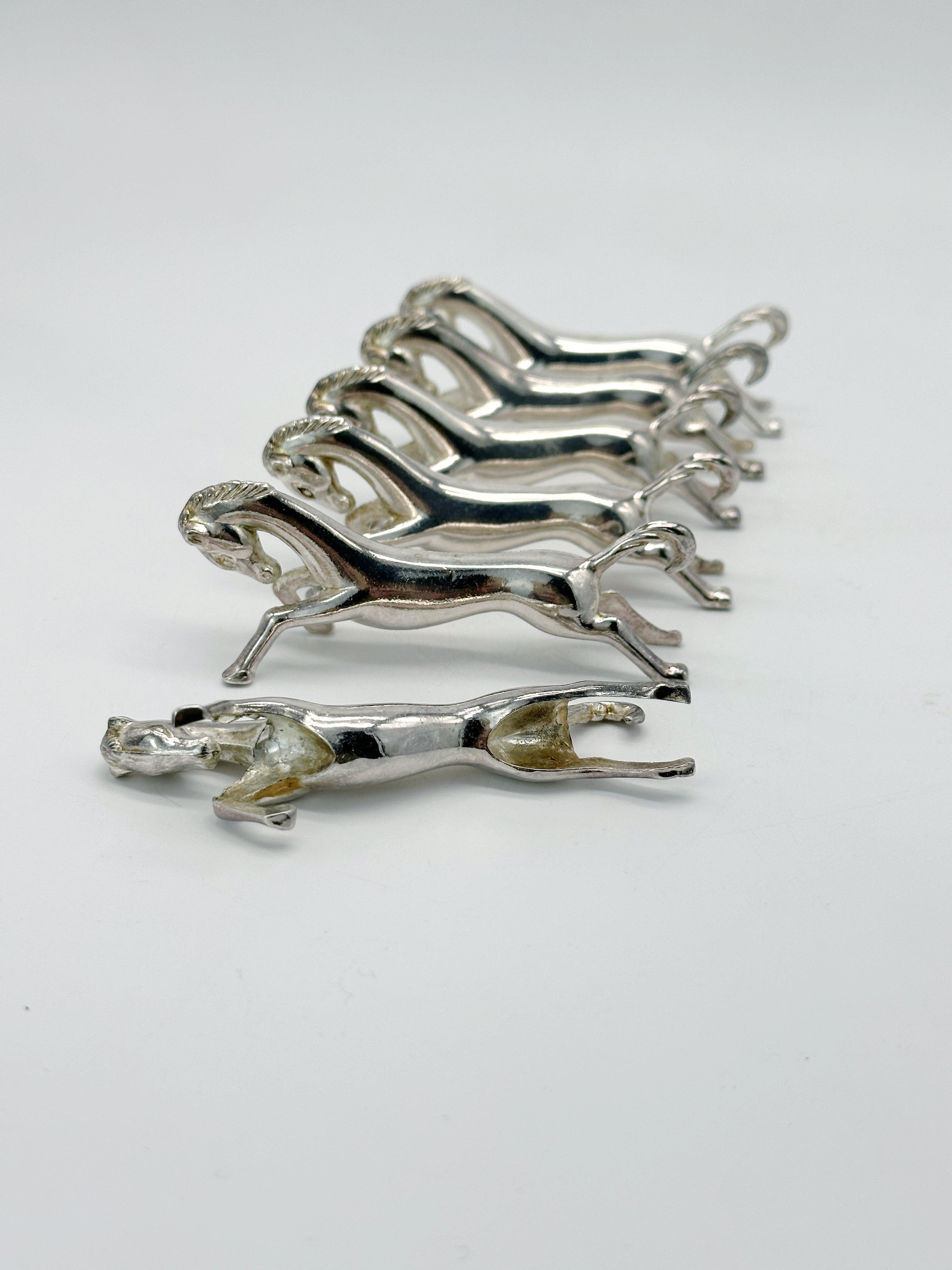 Set aus 6 versilberten Messerbänkchen Pferd