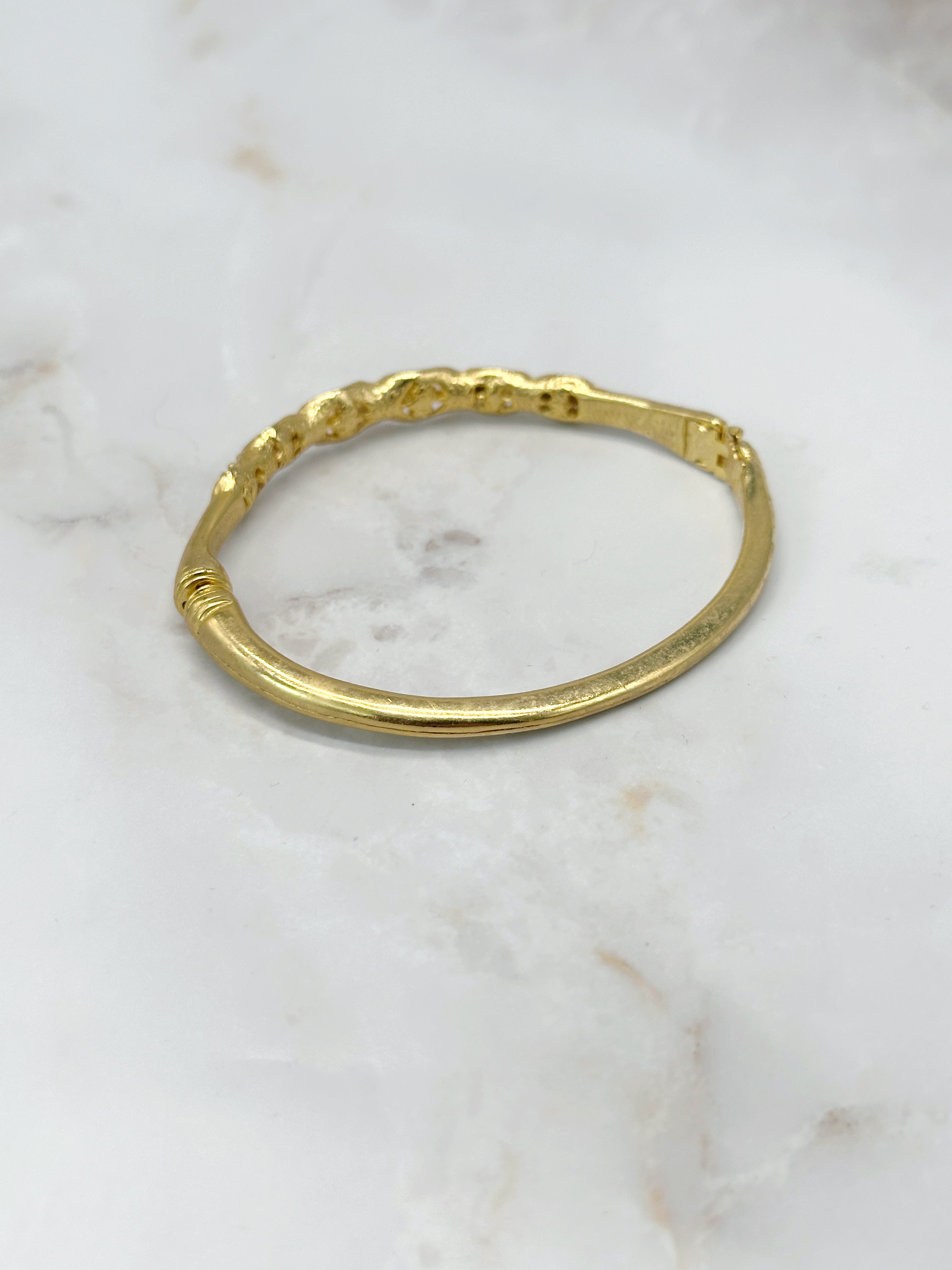 Glanzvolle Armspange im Bambus-Design mit Strass