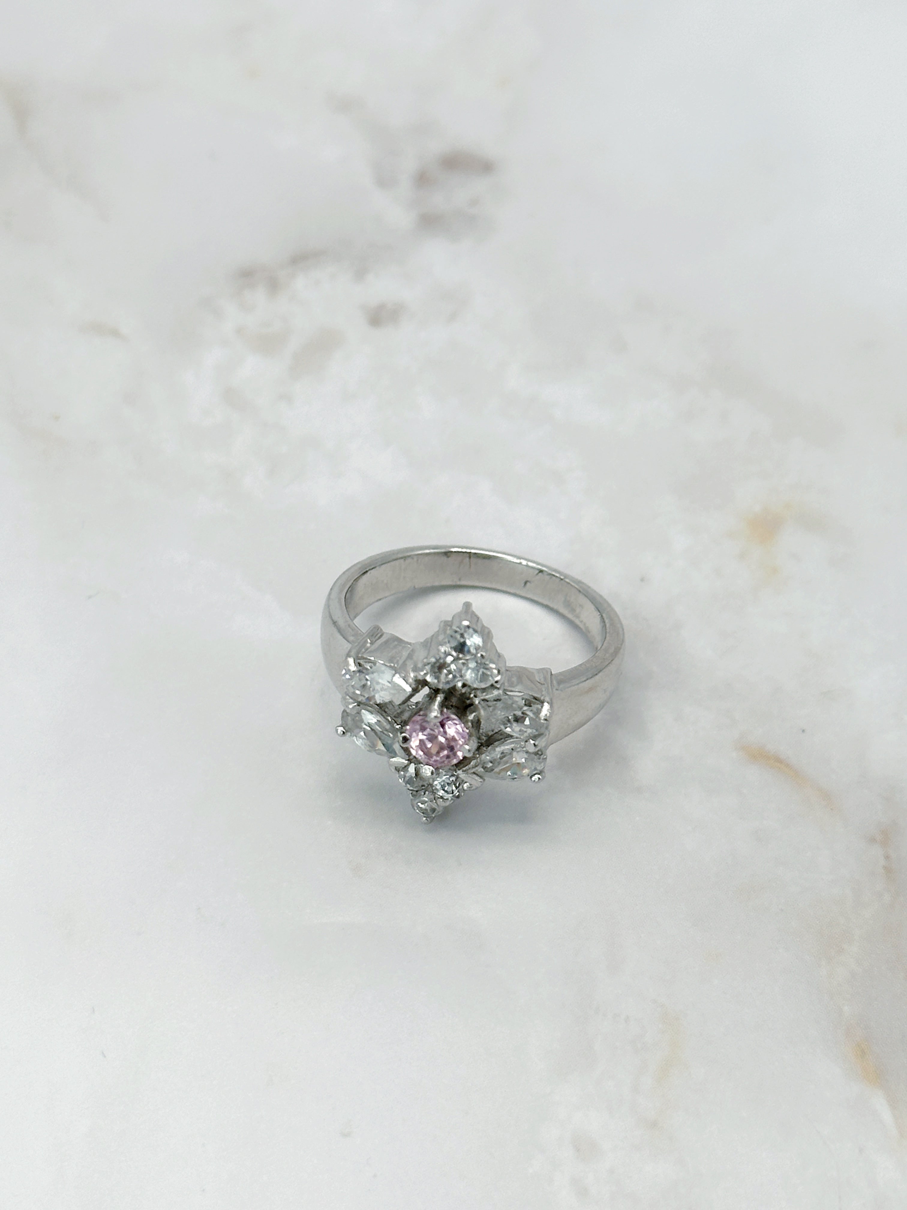 Glamouröser Silberring mit rosa Zirkonia