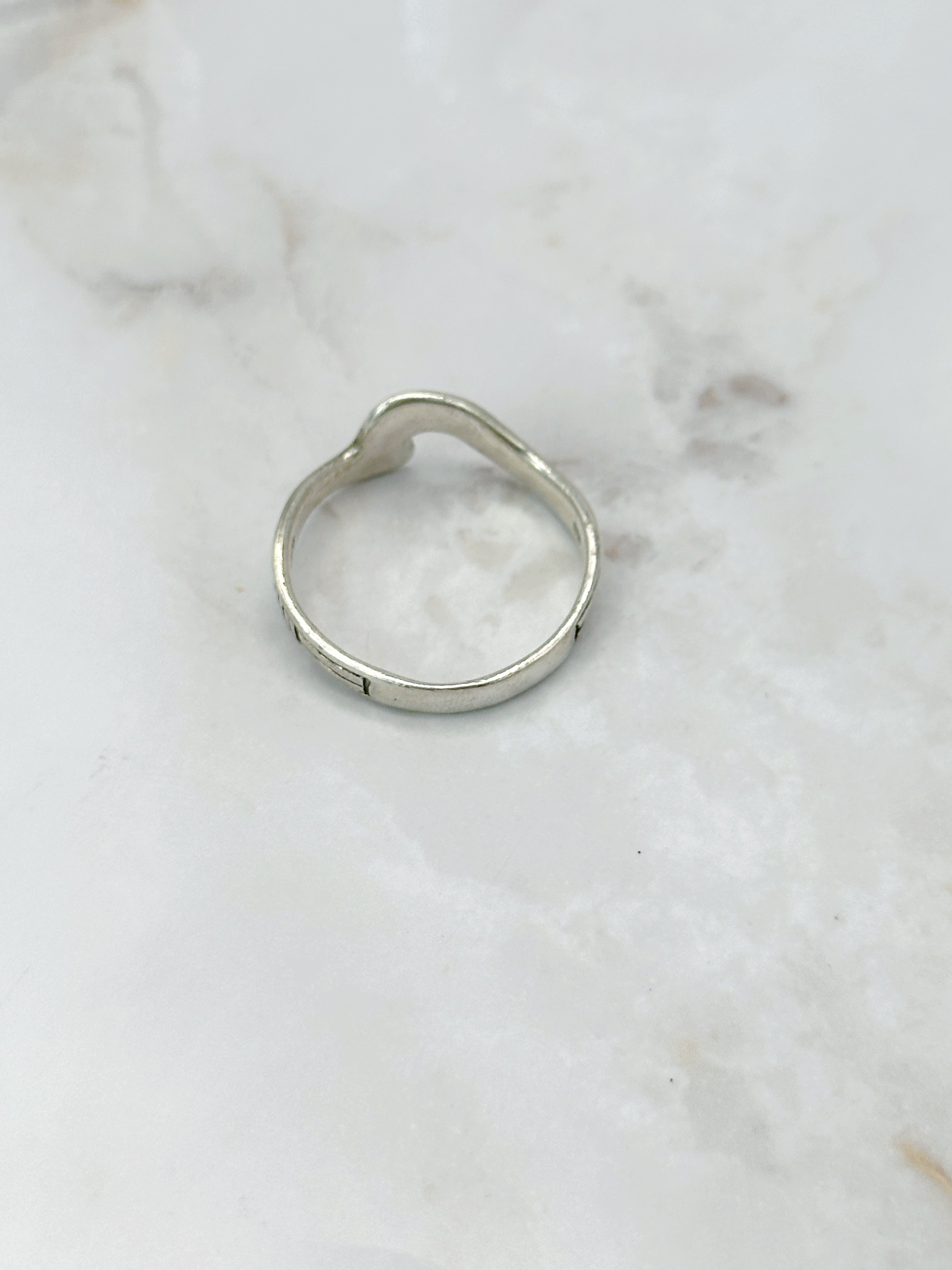 925 silver ring with artistic wave design