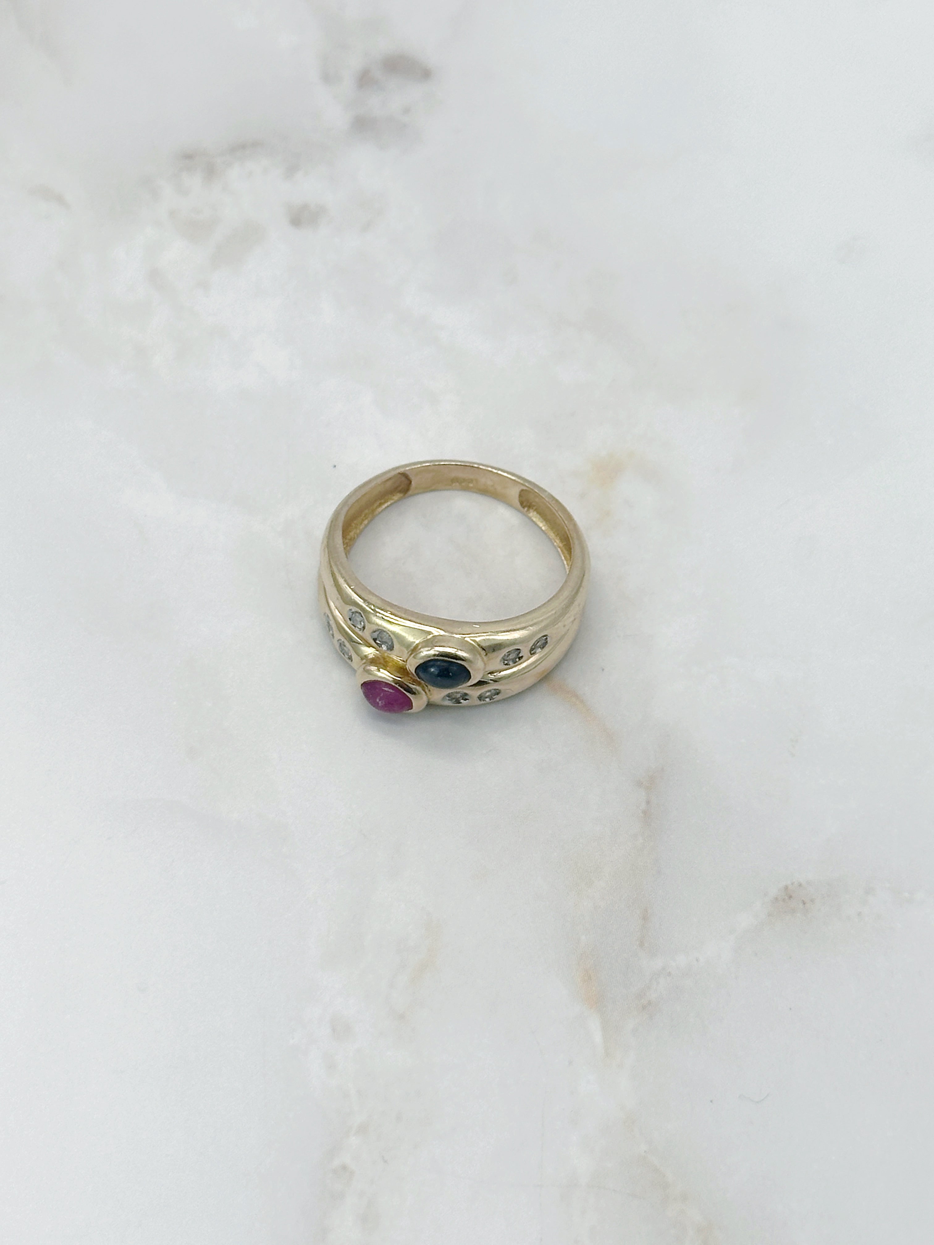Doppelter Ring mit Rubin, Saphir und Diamanten
