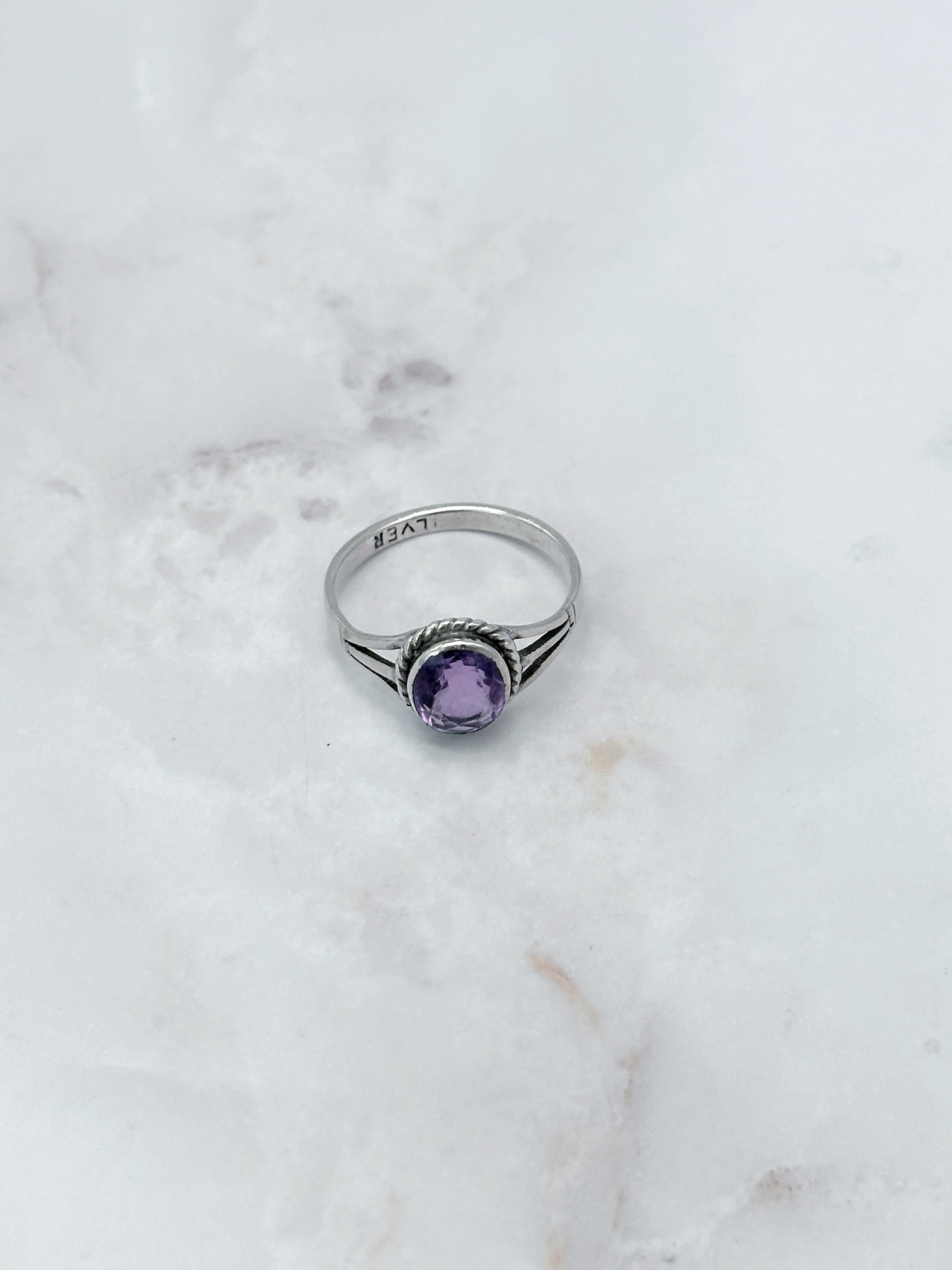 Silber Ring mit ovalem Amethyst