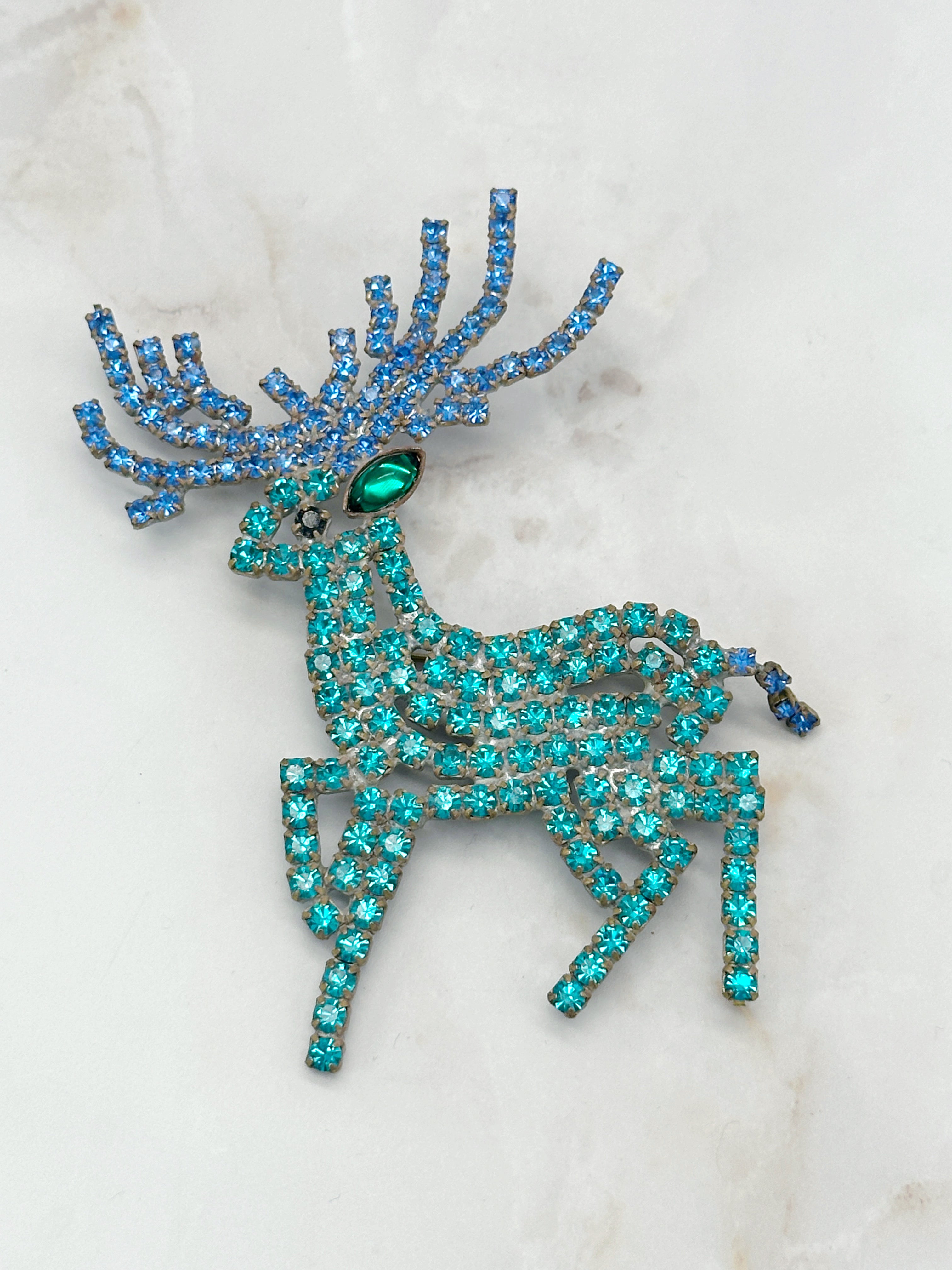 Ausgefallene Gablonzer Brosche Hirsch in Blautönen