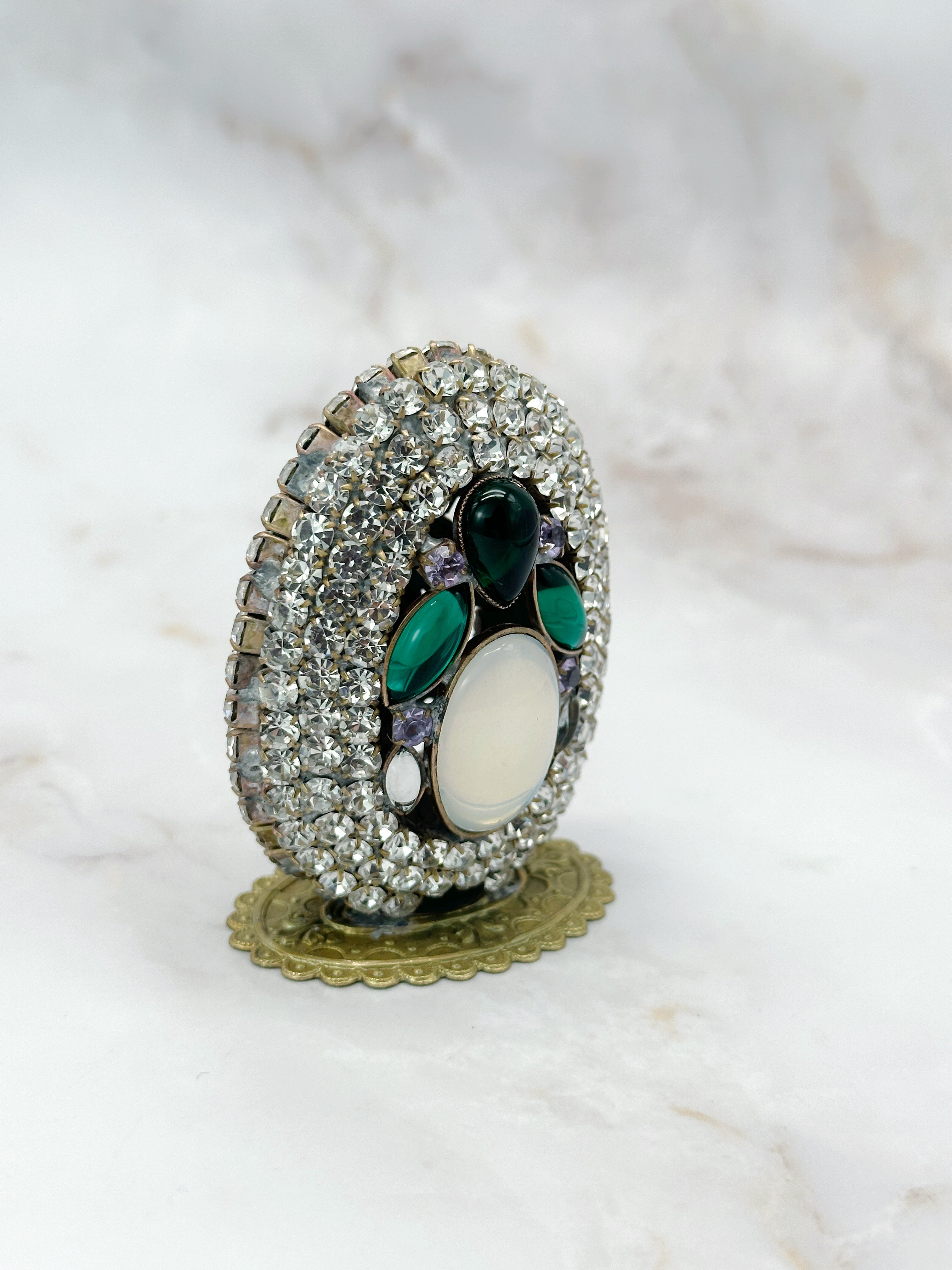 Seltenes rundum verziertes Gablonzer Osterei mit Standfuß