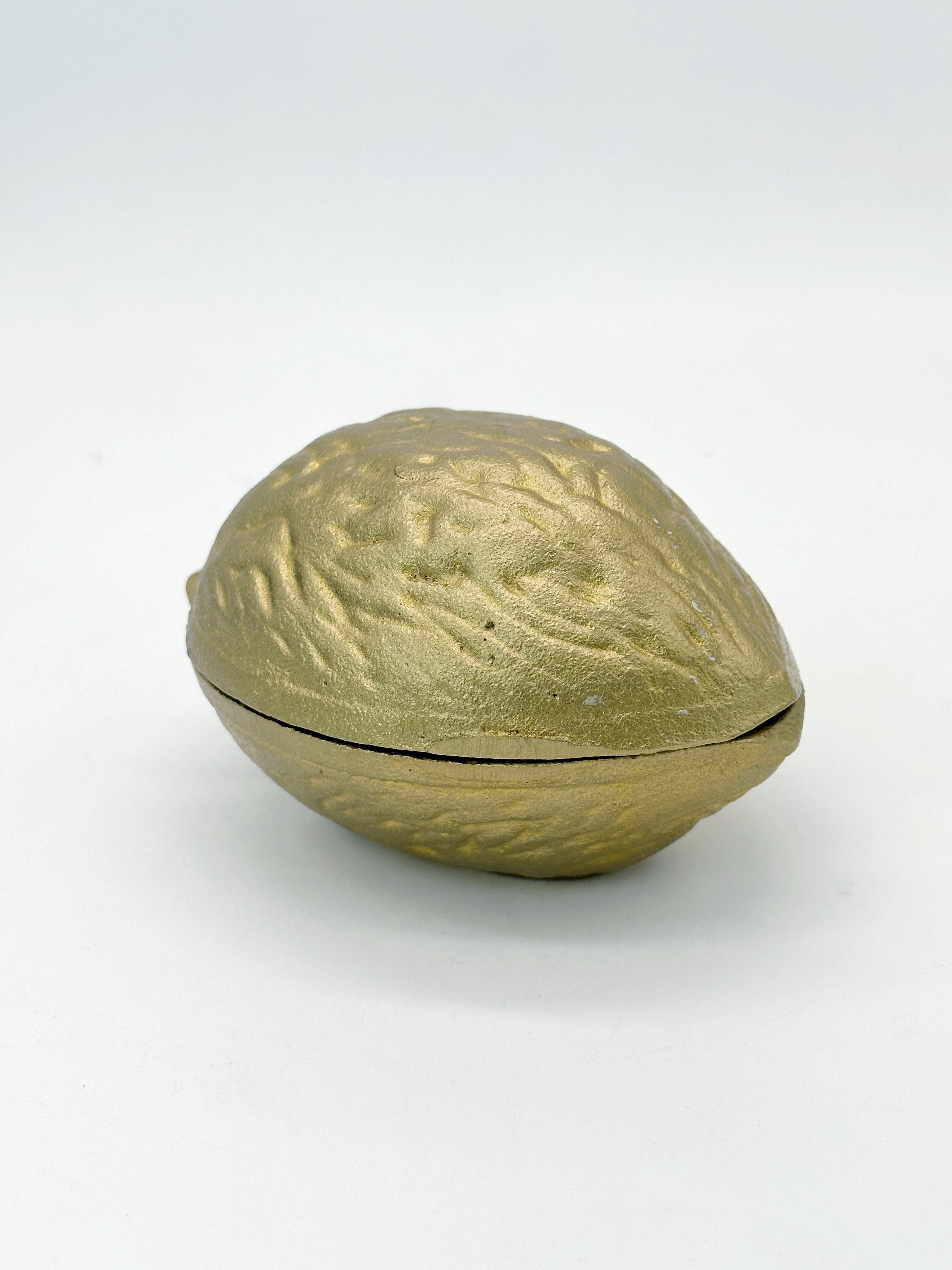 Exklusiver vergoldeter Nussknacker in Nussform