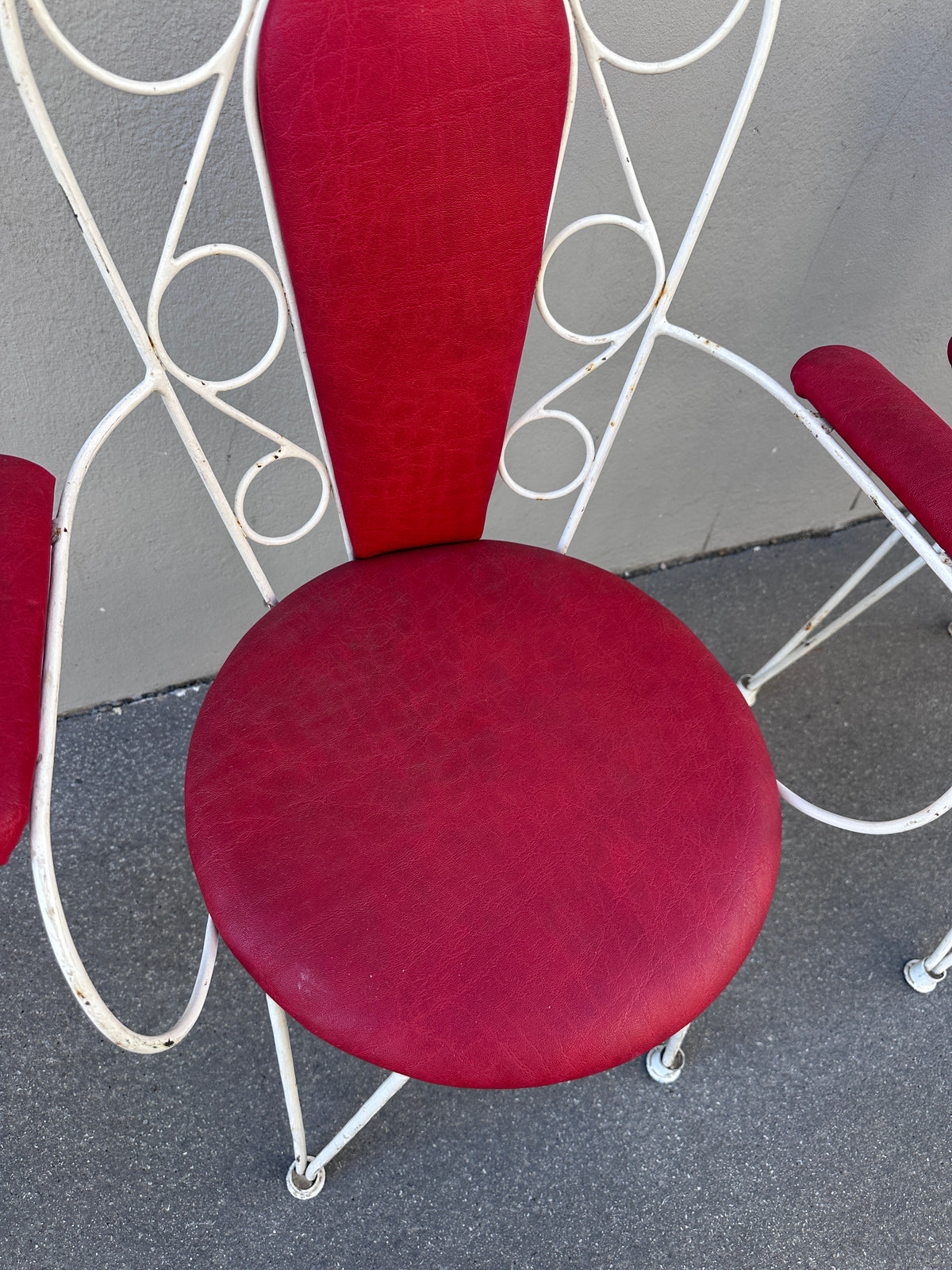 Vintage Gartensessel mit roter Polsterung – 2er-Set