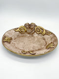 Dekorativer Zierteller mit Engelmotiv in Rosa und Gold