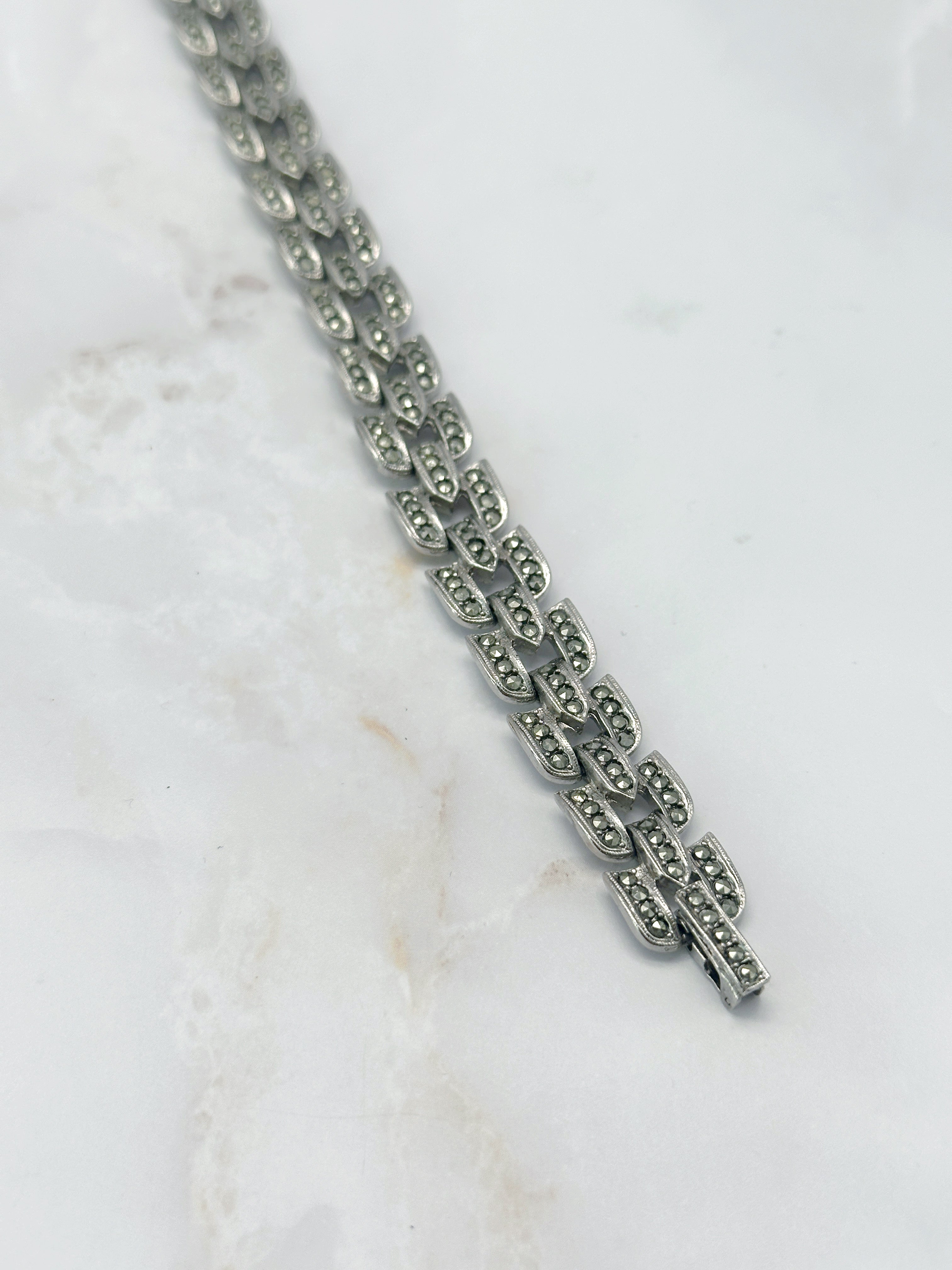 Rhodiniertes Vintage Armband mit funkelnden Markasiten