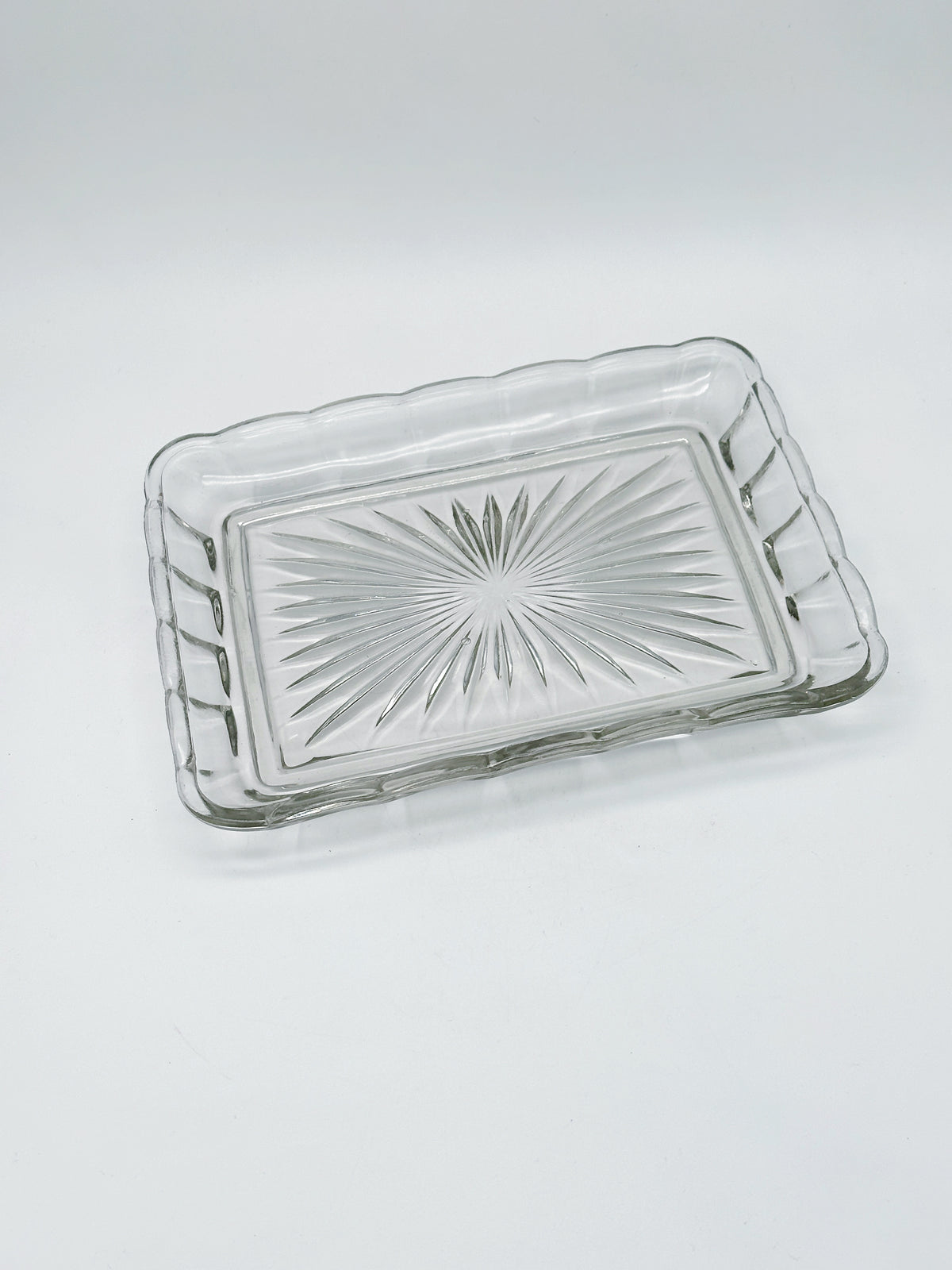 Vintage Butterdose aus Pressglas mit schräger Haube