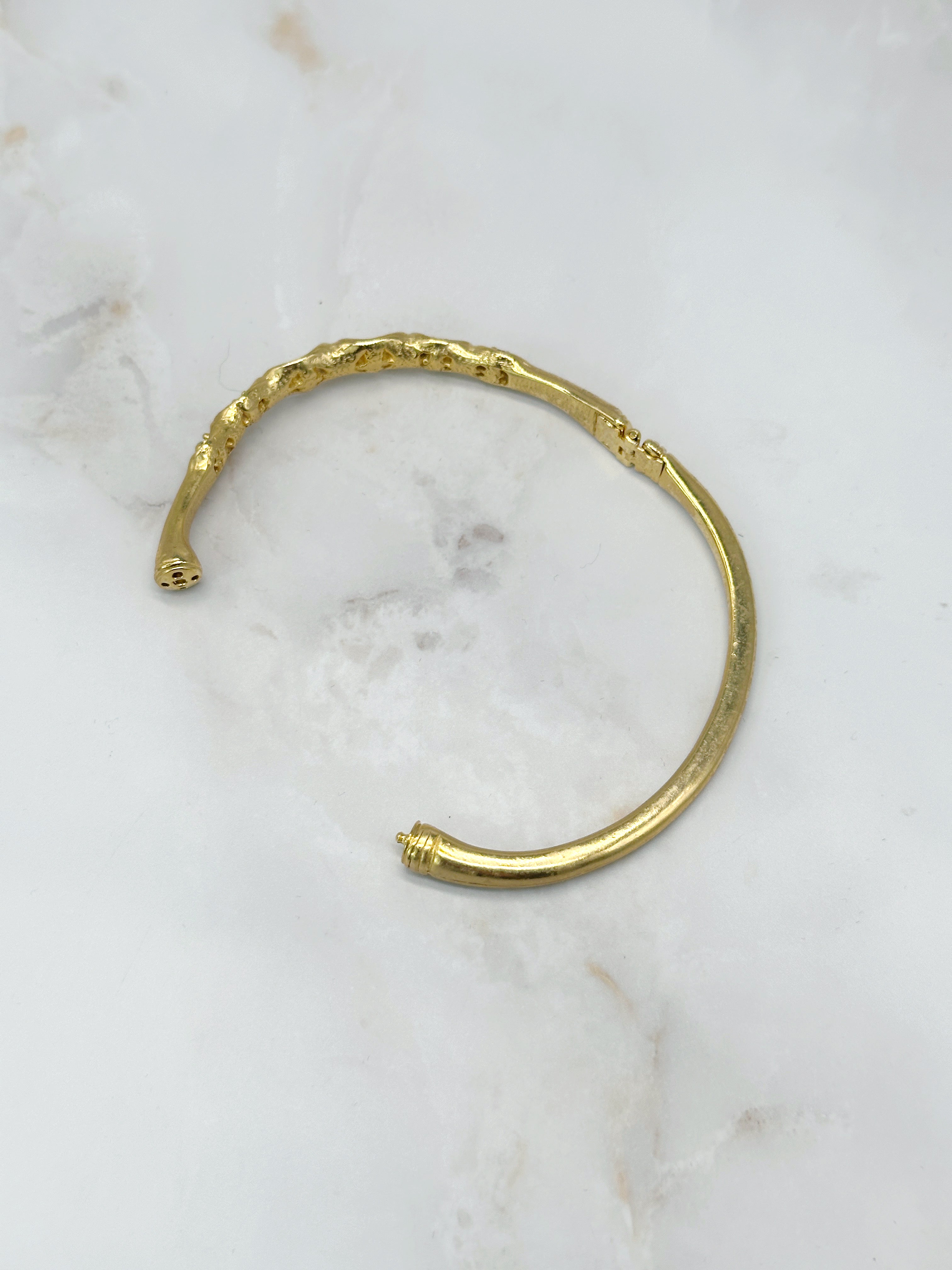 Glanzvolle Armspange im Bambus-Design mit Strass