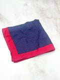 Einstecktuch mit Punkten in Rot und Blau