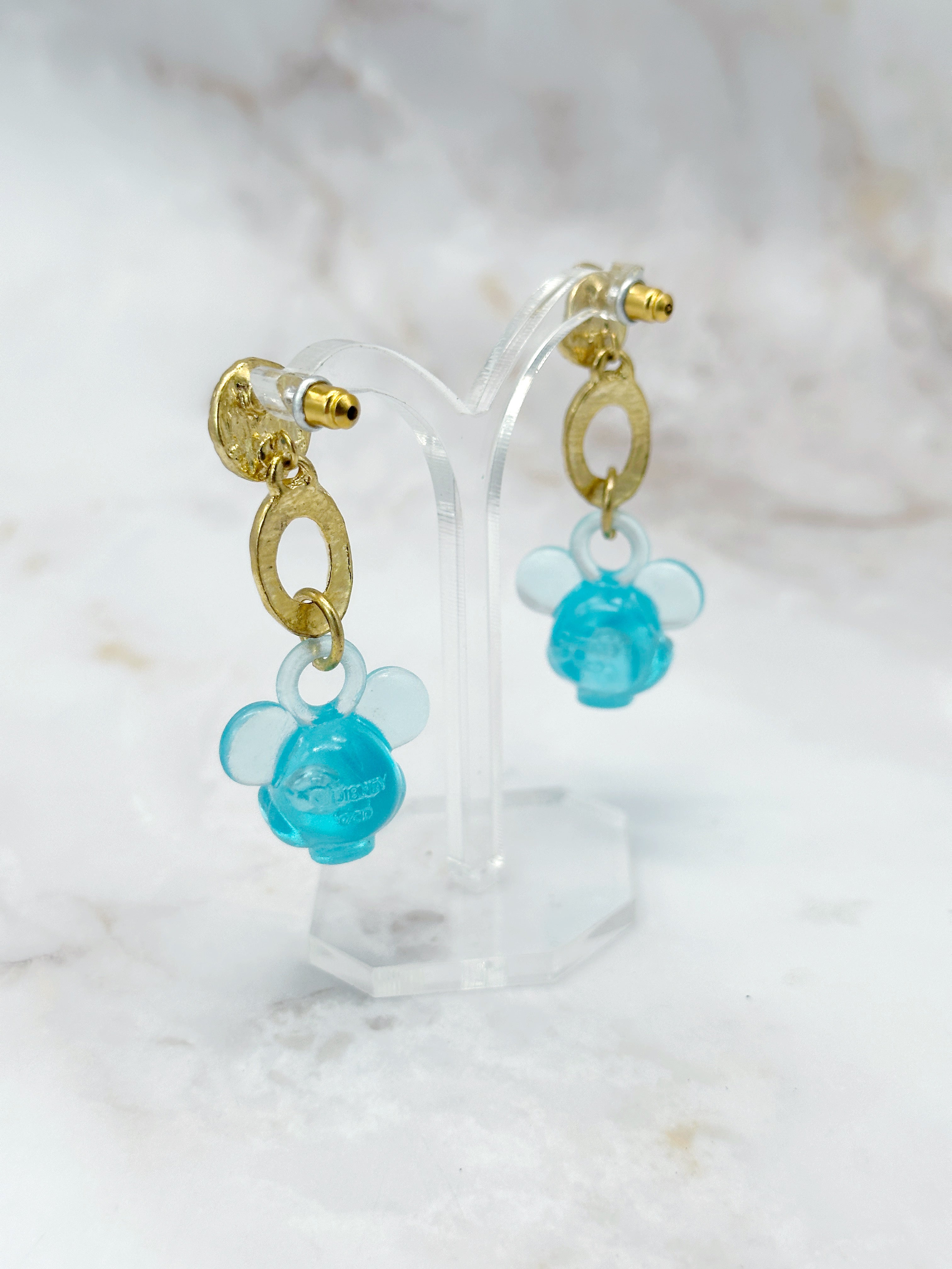 Vergoldete Ohrstecker mit Perlenoberteil und blauem Mickey-Mouse-Motiv