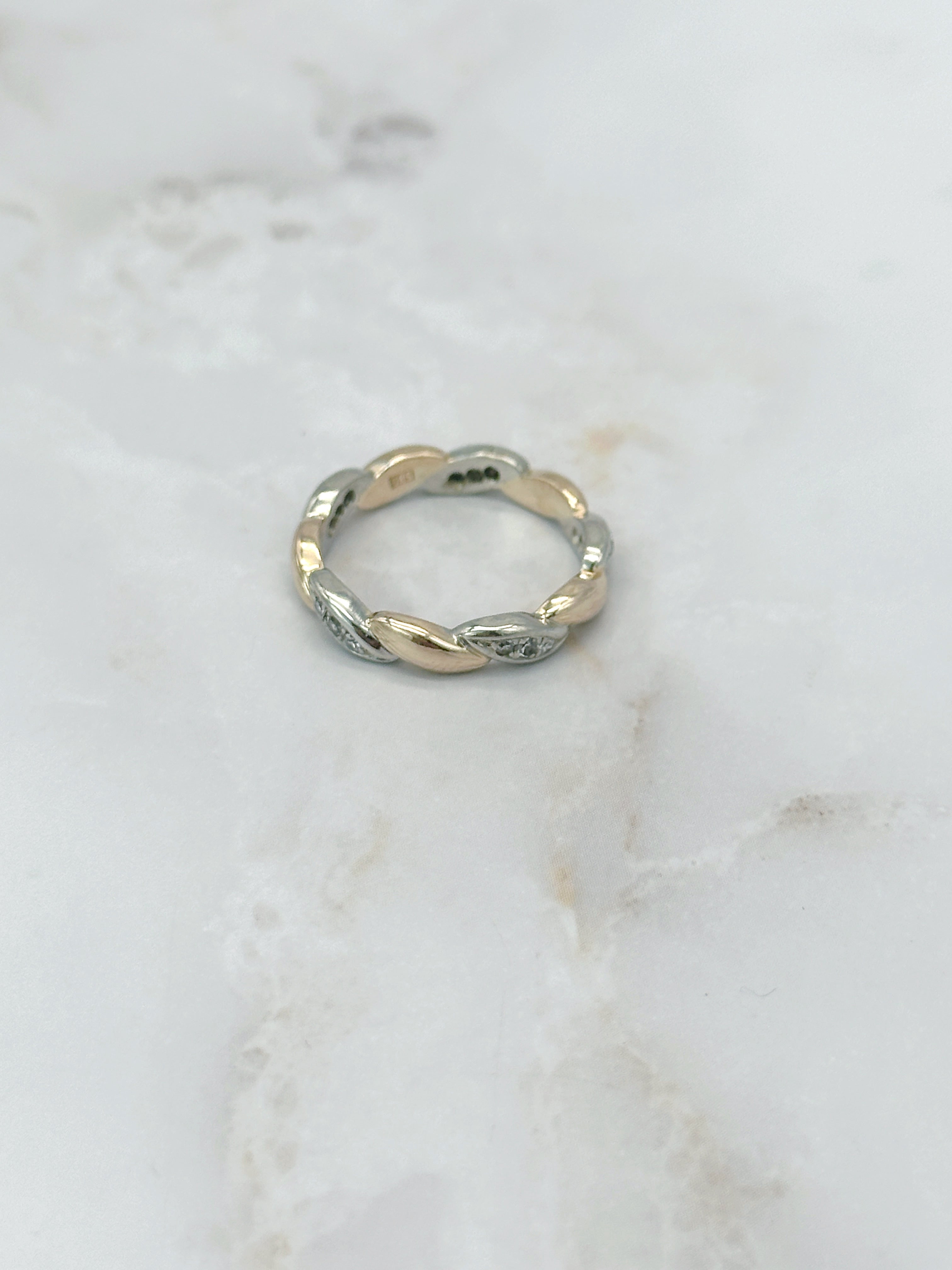 Gedrehter Ring in 585 Gelbgold und Weißgold mit Zirkonia