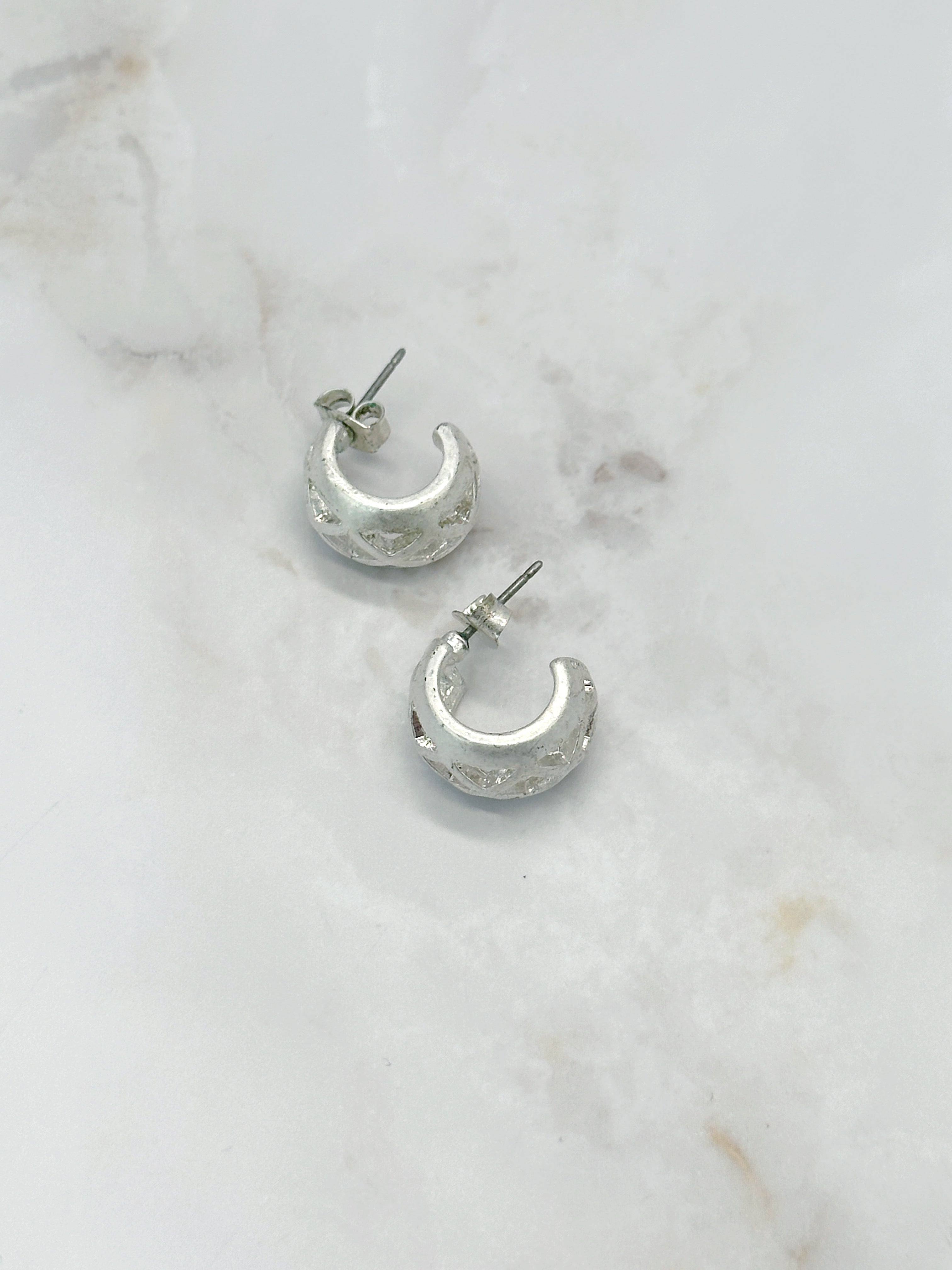 Signierte Dyrberg Kern Vintage Creolen mit Cut-outs