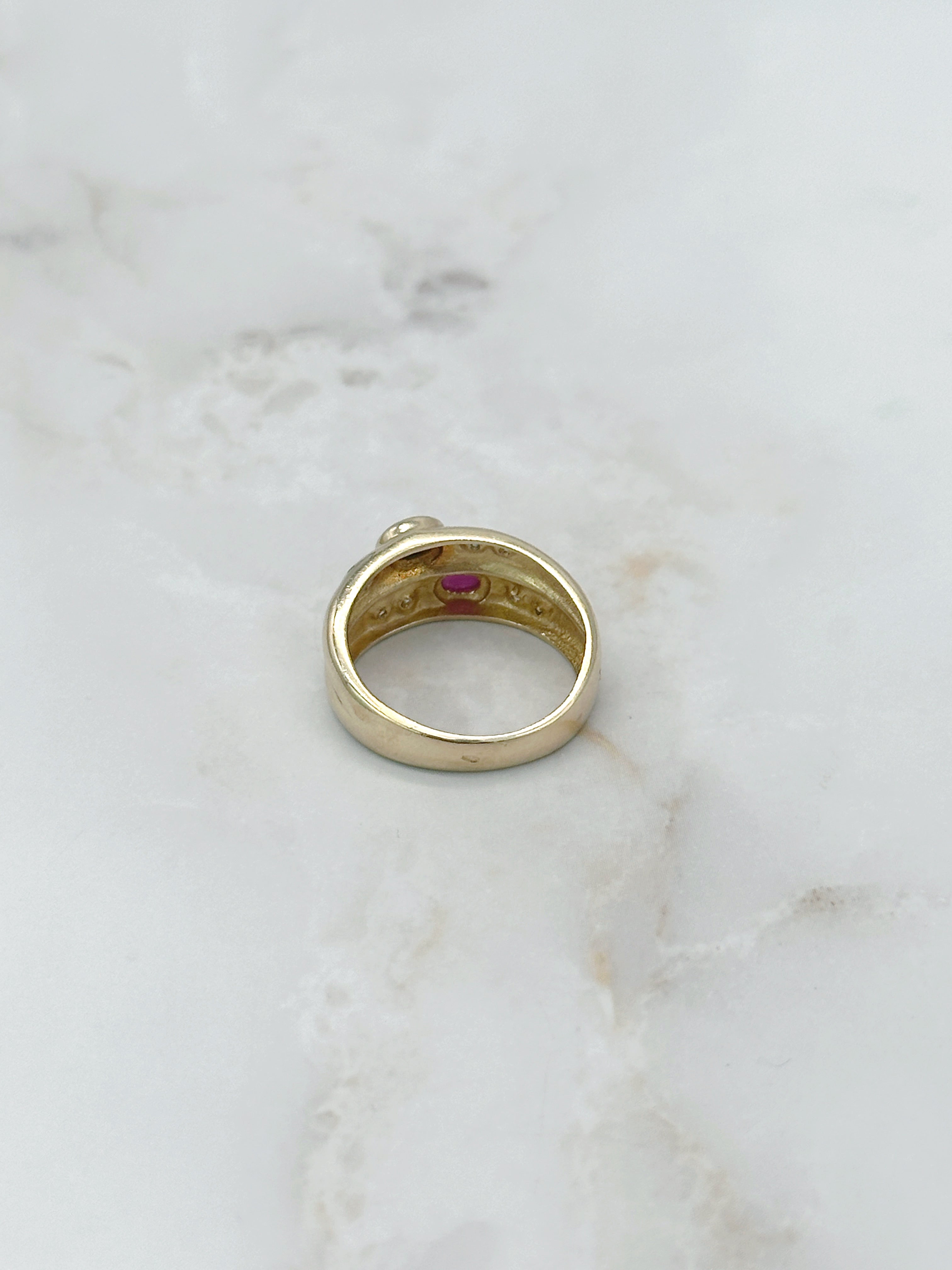 Doppelter Ring mit Rubin, Saphir und Diamanten