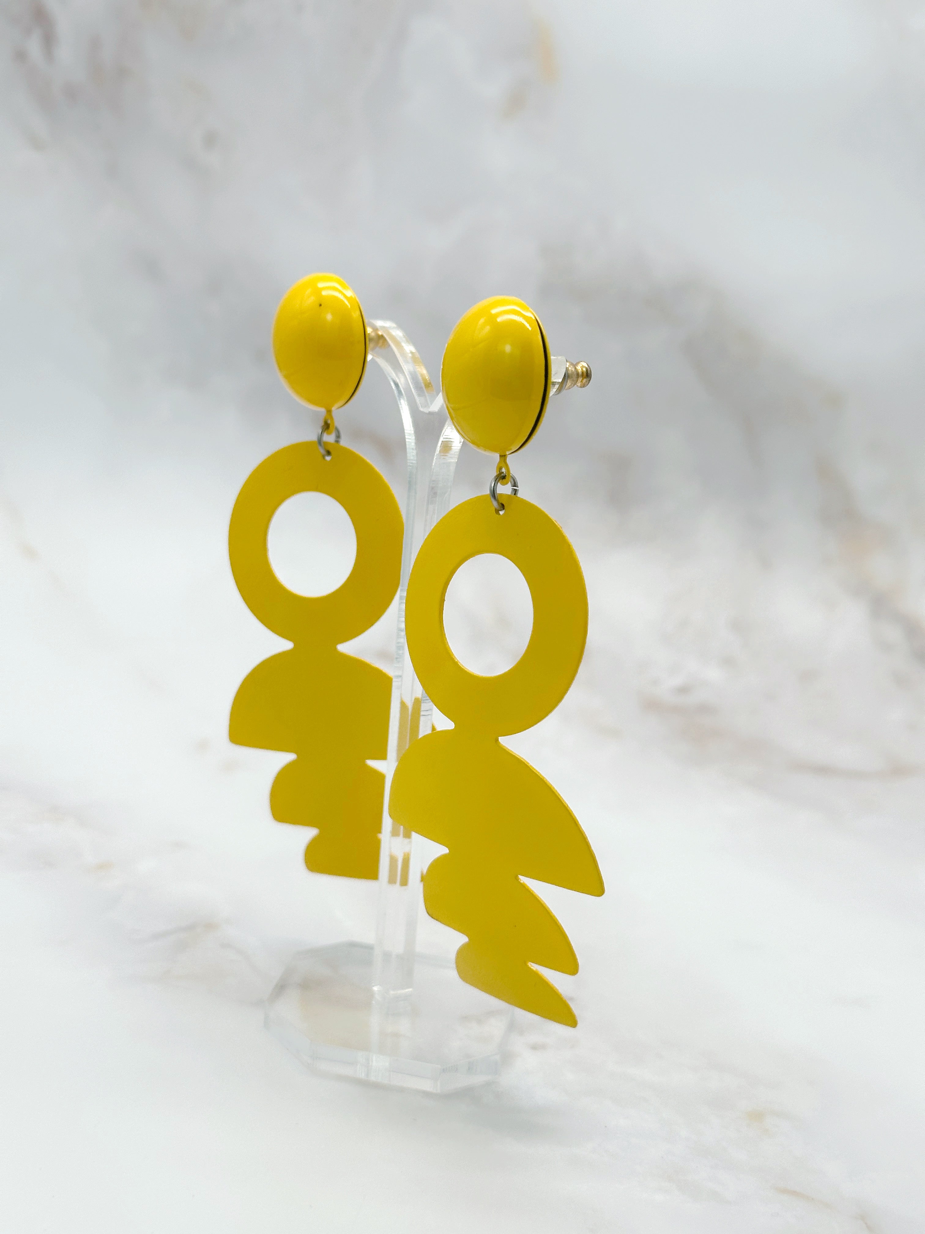 Vintage Ohrstecker – Kunstvolles Statement in Gelb
