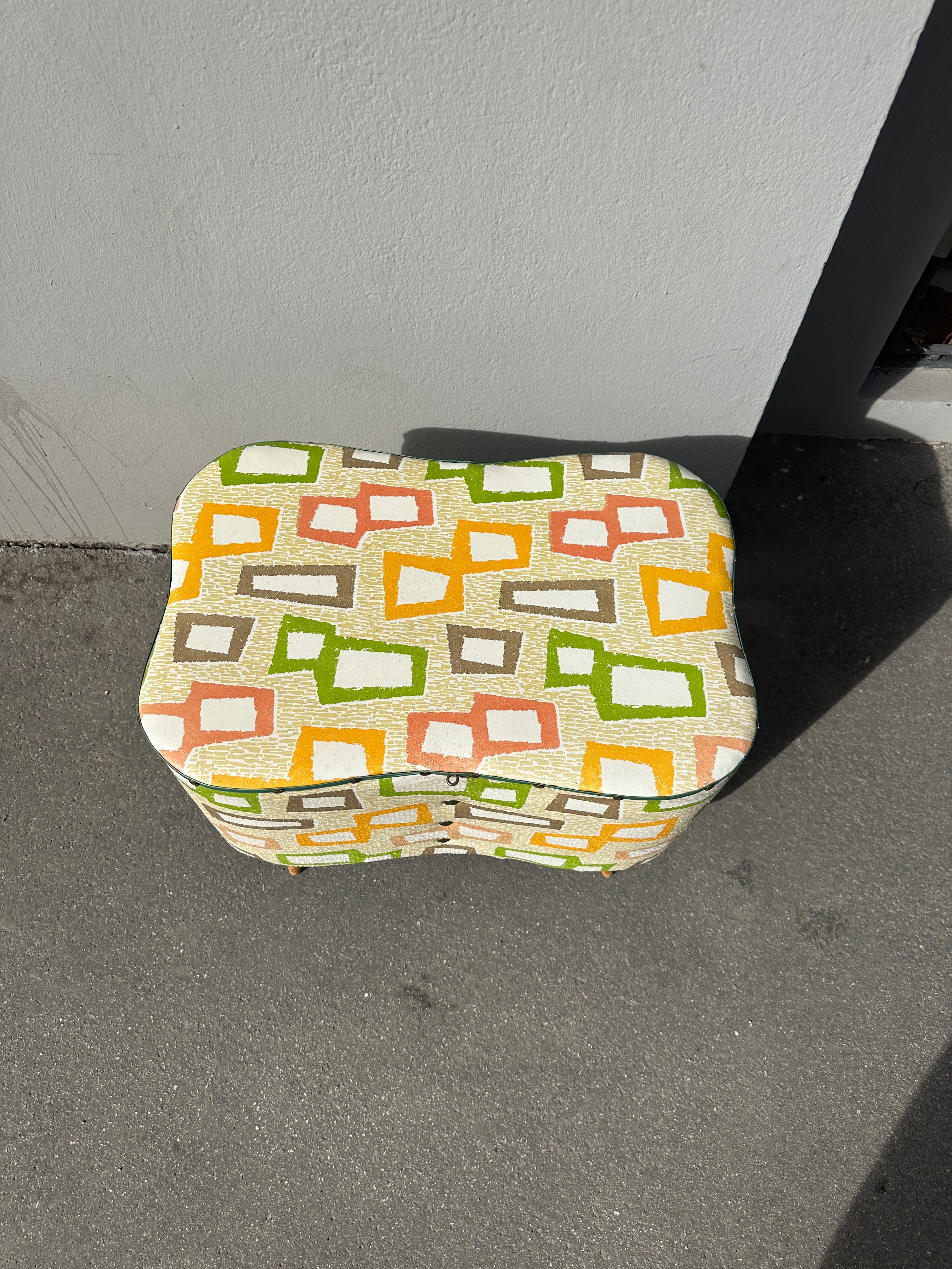 Vintage Wäschetruhe im Mid-Century Design mit Muster