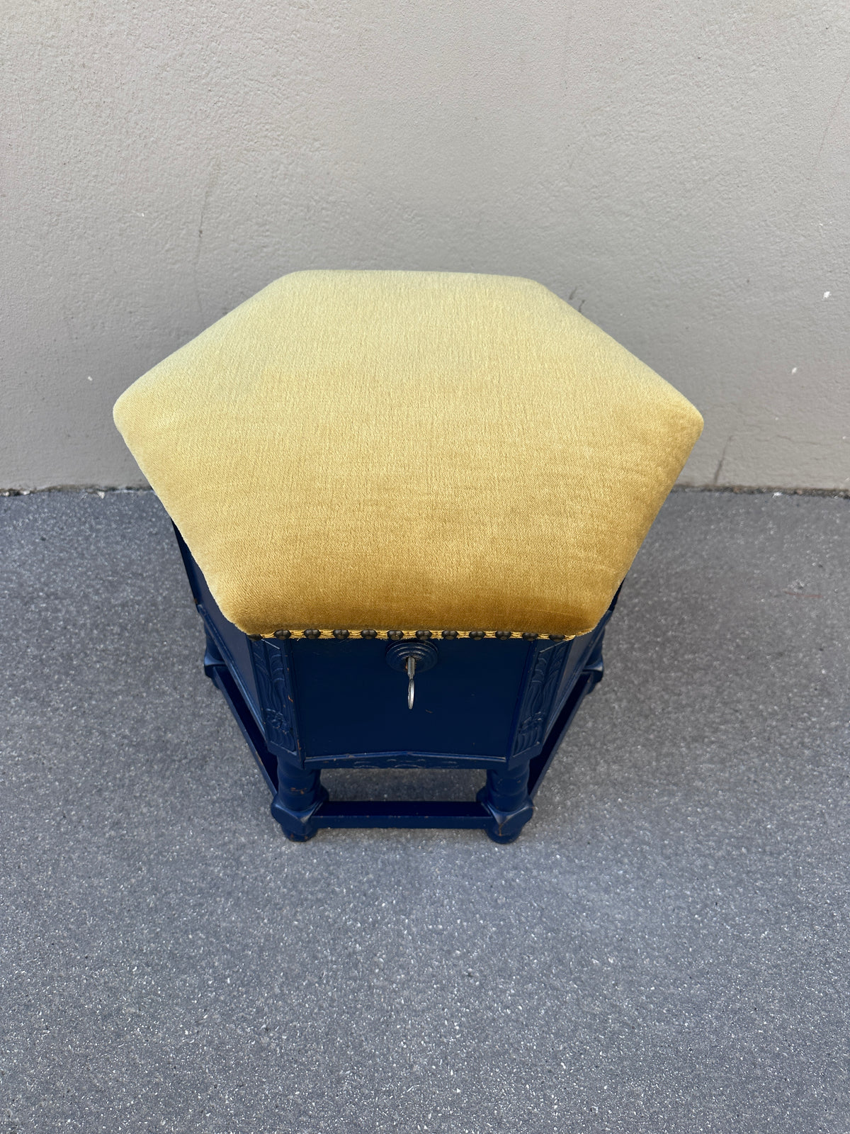 Vintage Hocker mit Stauraum in Dunkelblau und Gelb