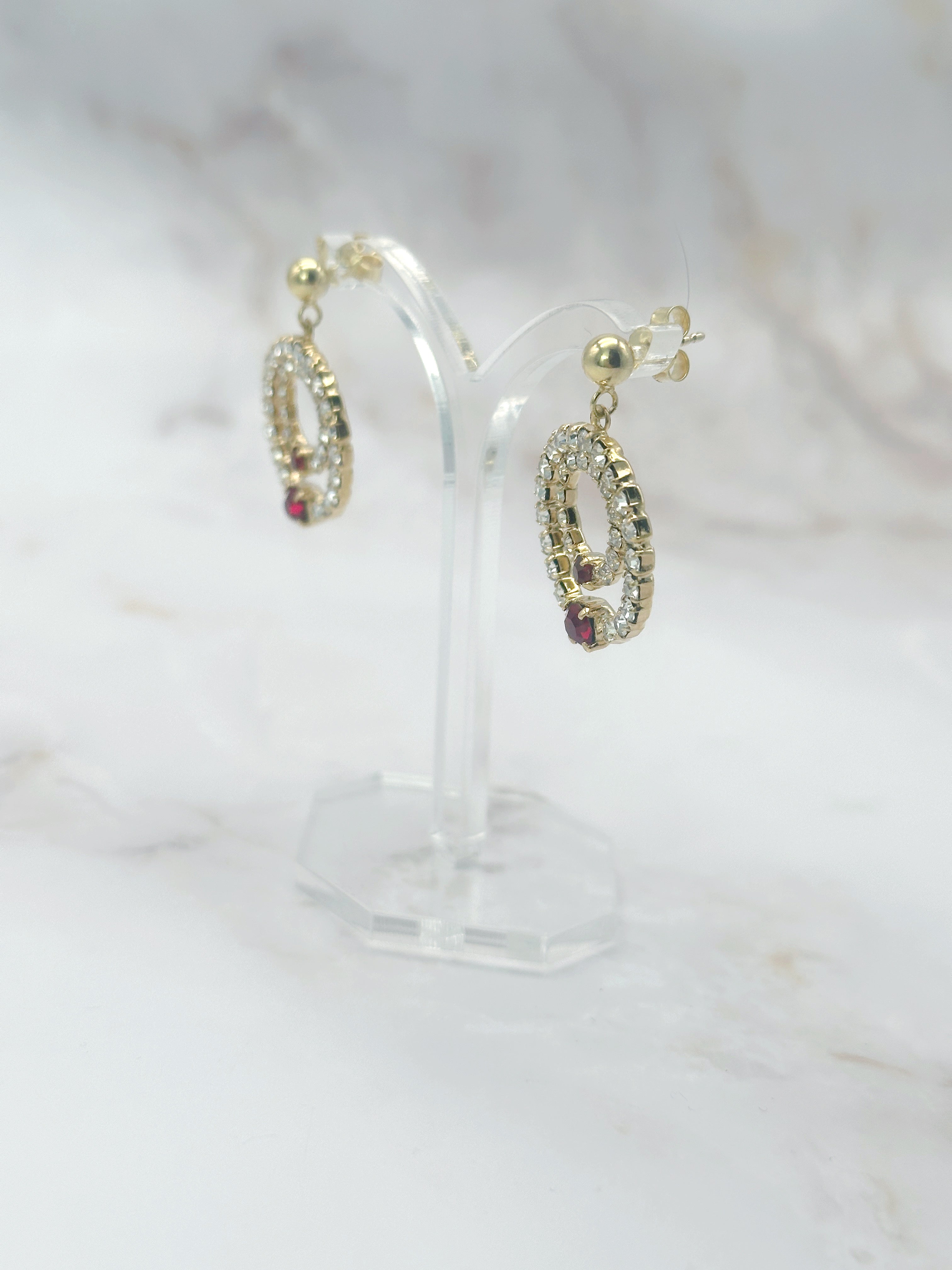 Vergoldete runde Vintage Ohrstecker mit Strass und roten Akzenten