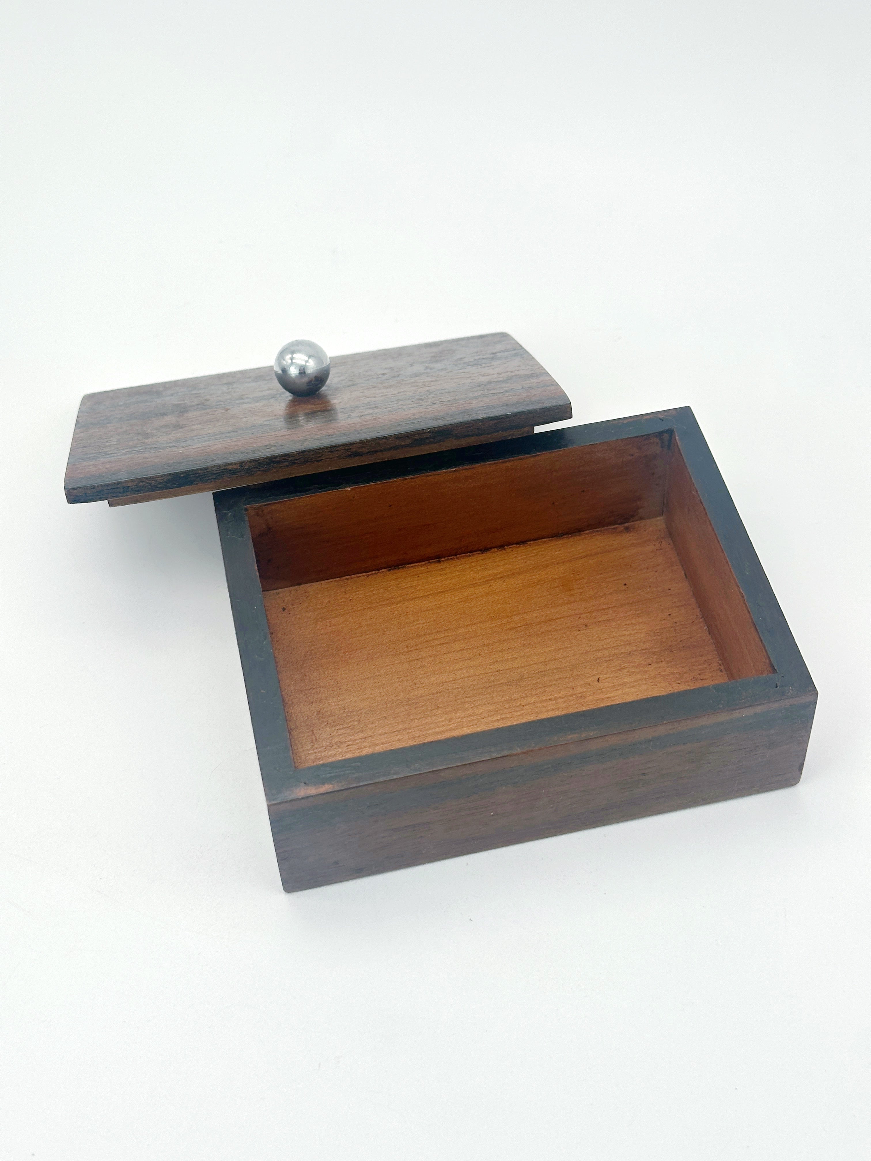 Vintage Holzdose für Tabak oder Zigaretten mit versilbertem Knauf