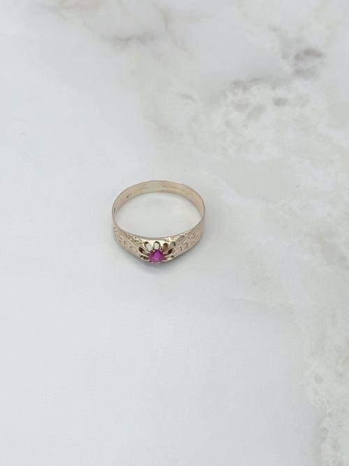 Antiker Bandring in 585 Gelbgold mit synthetischem Saphir