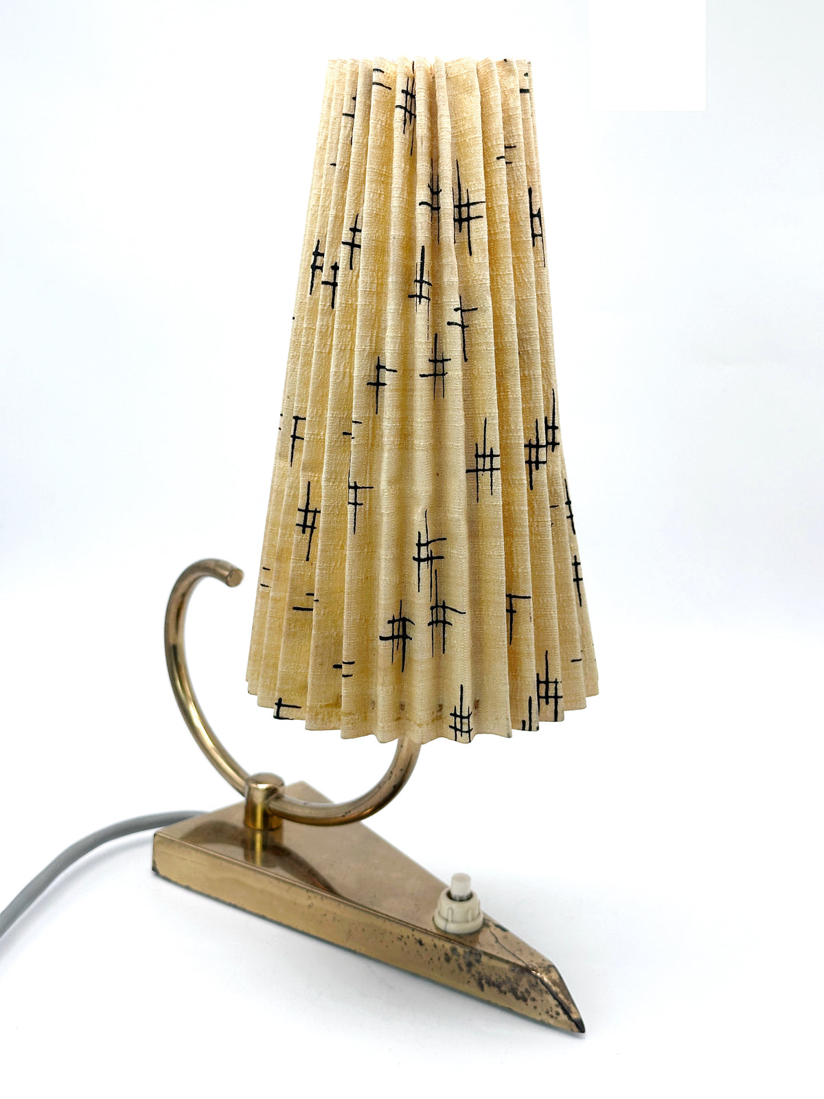 Vintage Mid-Century Tischleuchte aus Messing mit Tütenschirm um 1950