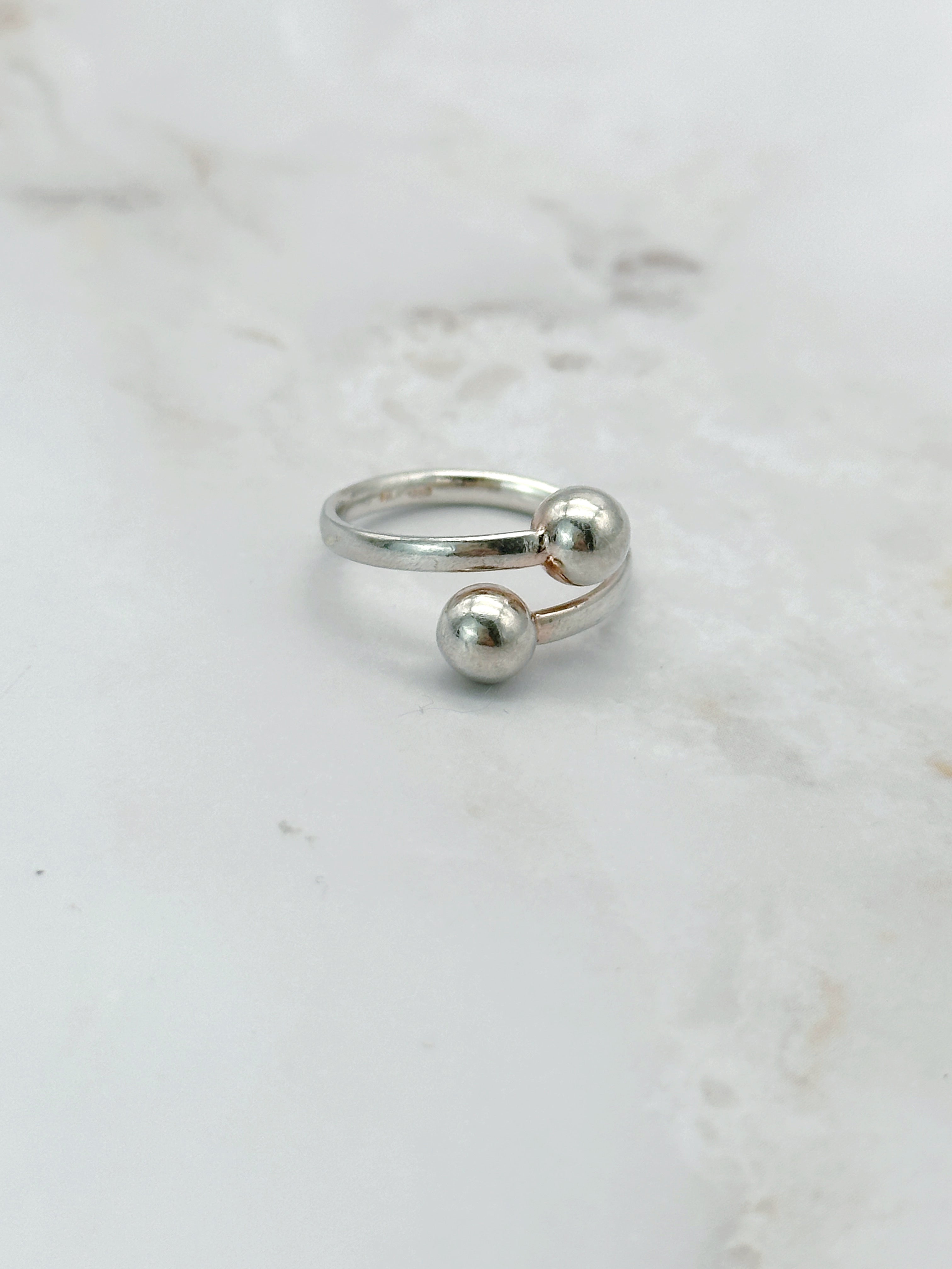 Vintage silver ring with 2 balls