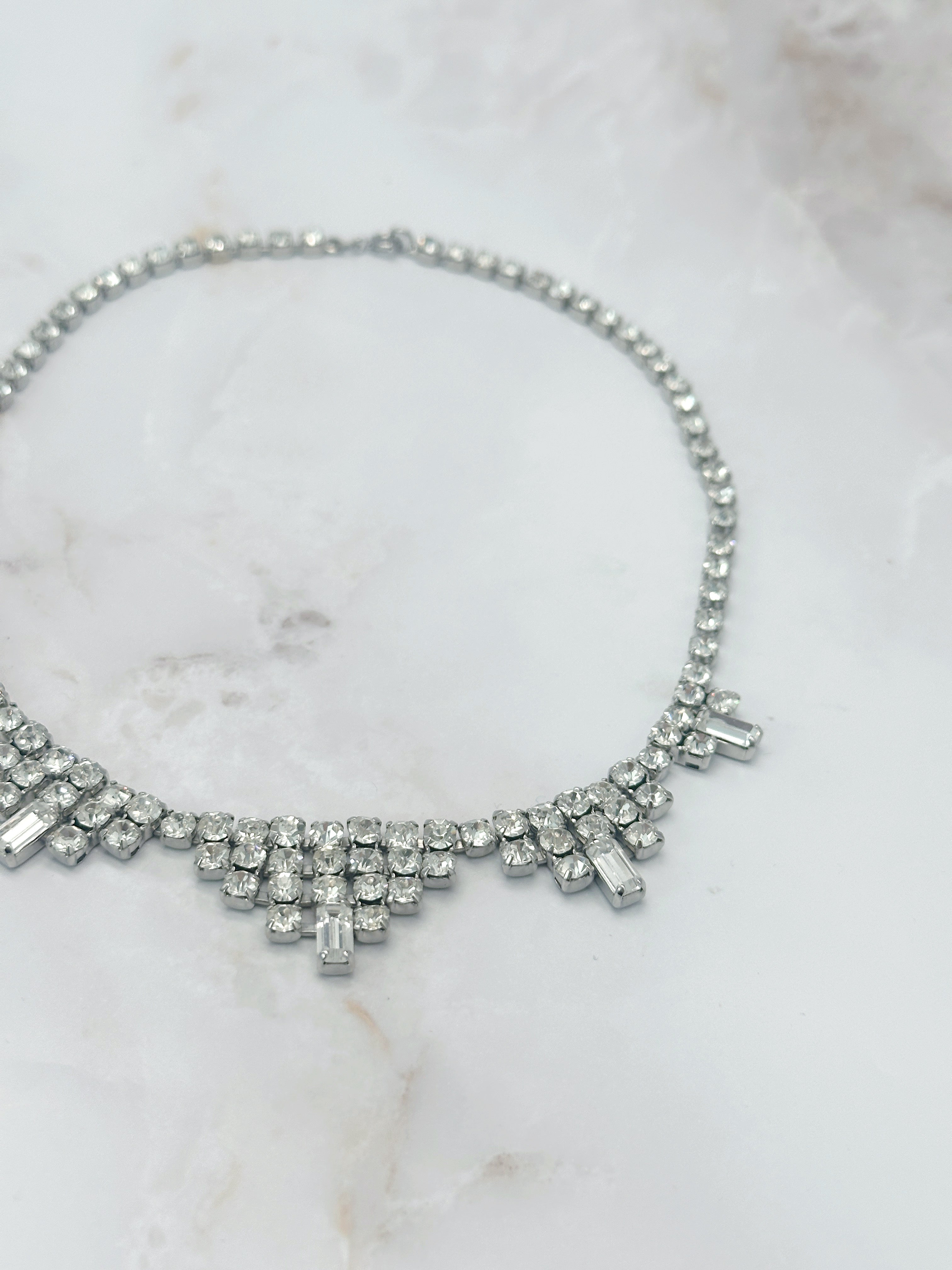 Vintage Strass Collier mit Baguette-Steinen und Kristall-Glanz