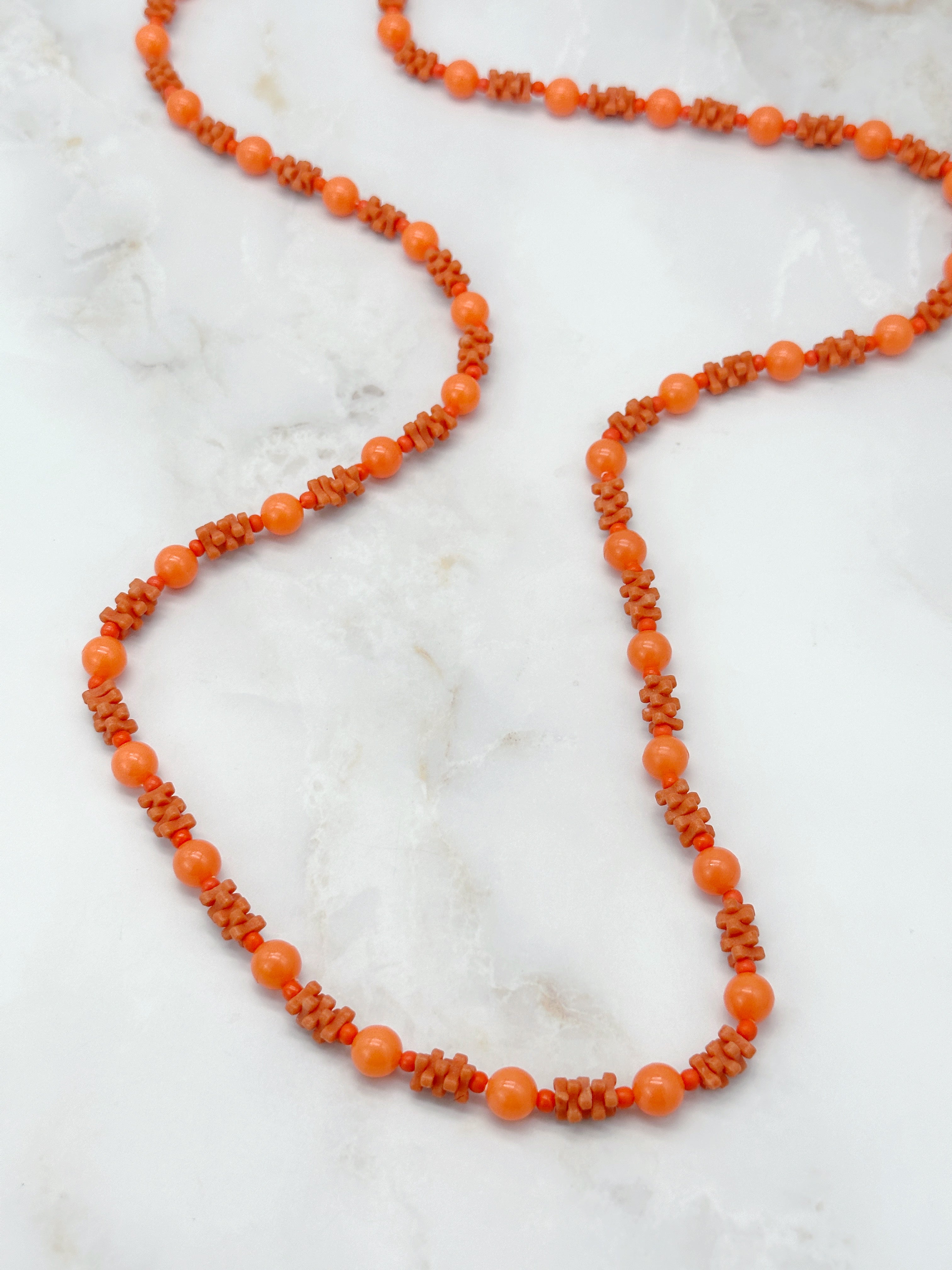 Lange Vintage Halskette mit Kugeln und Stäbchen in Orange oder Grün