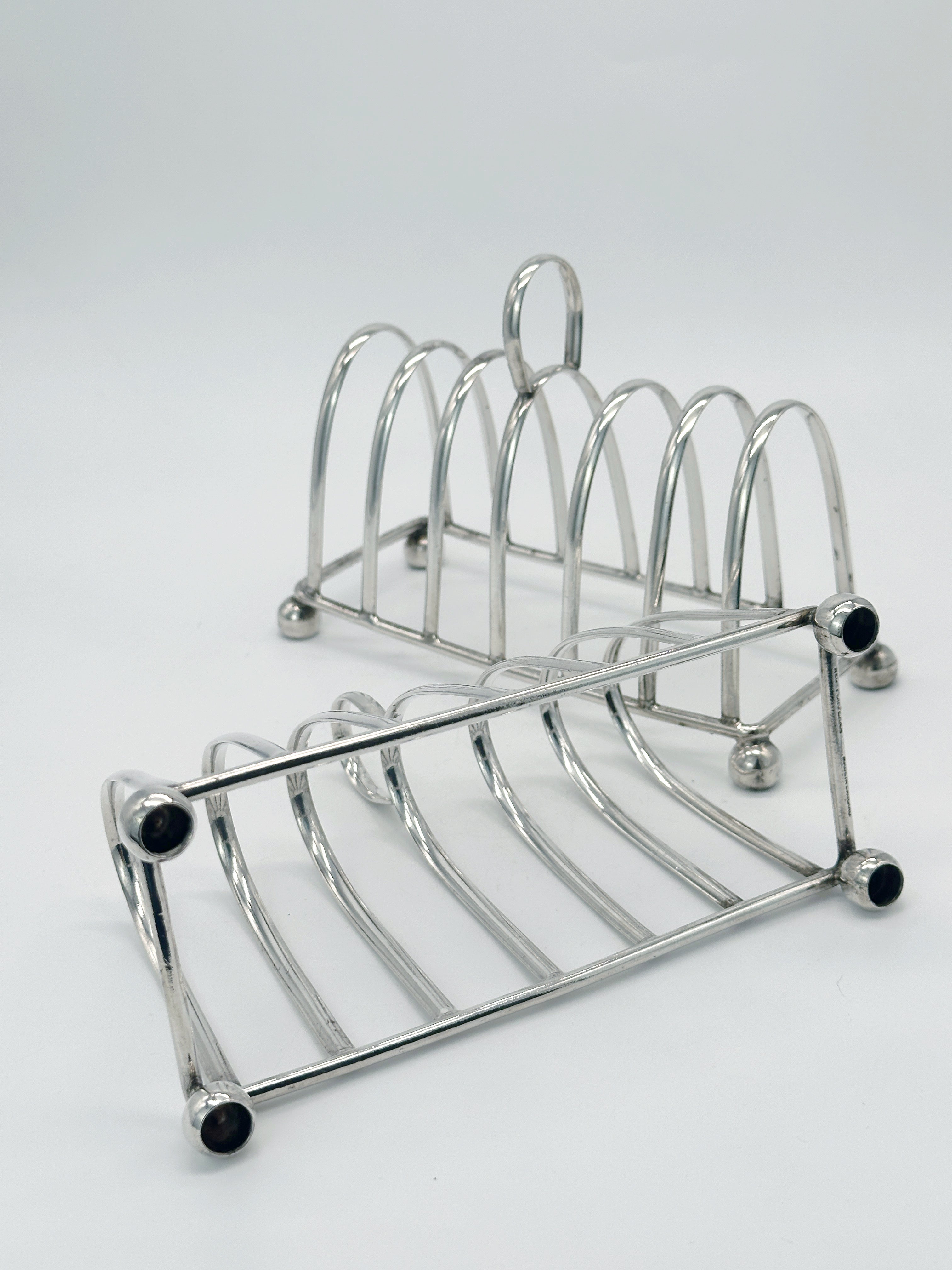 Seltenes Set aus zwei versilberten Toastständern England um 1930