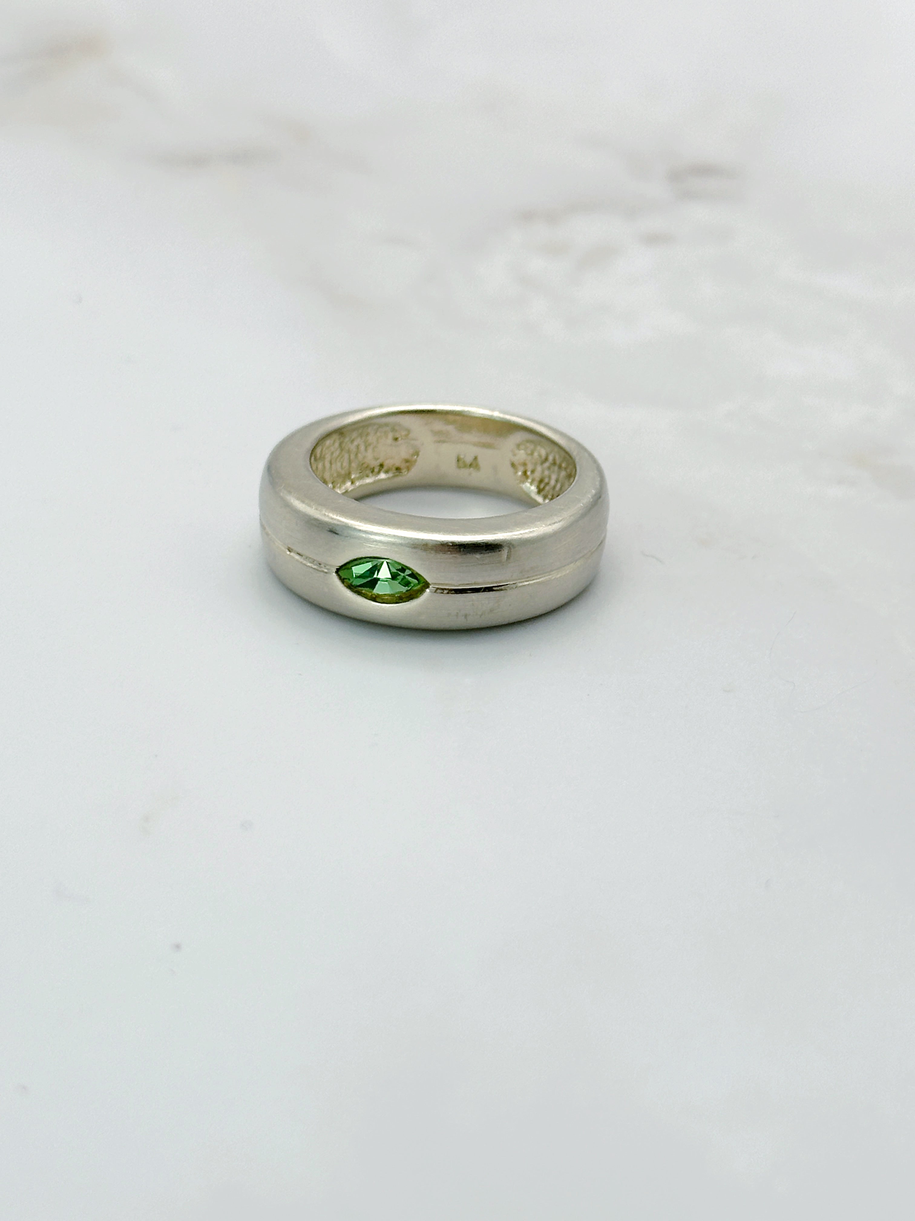 Bicolour ring with green navette